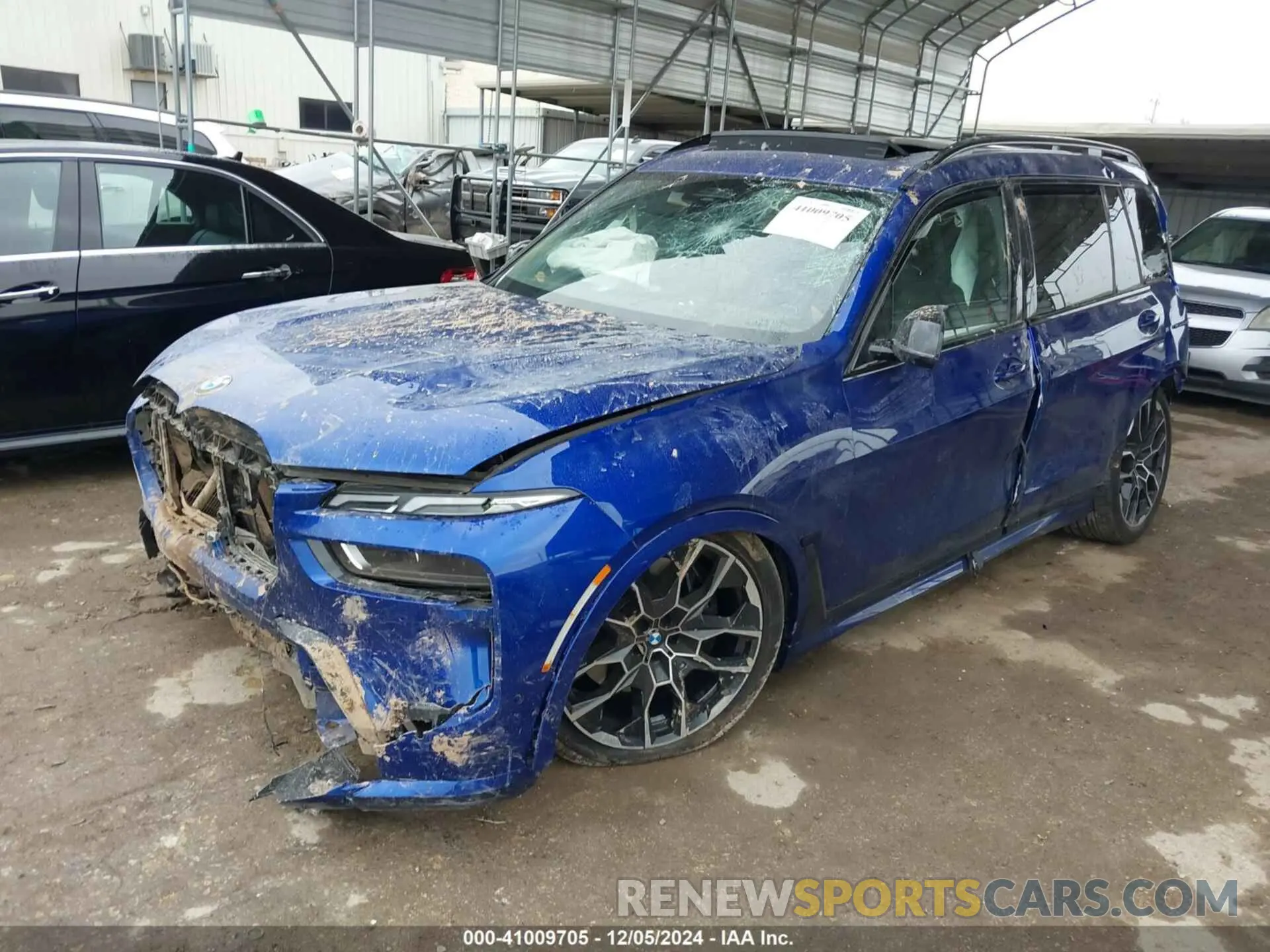 2 Photograph of a damaged car 5UX33EM0XS9X98693 BMW X7 2025
