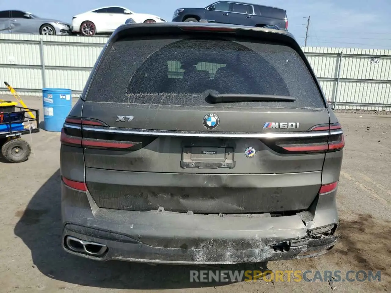 6 Photograph of a damaged car 5UX33EM04P9N56103 BMW X7 M60I 2023