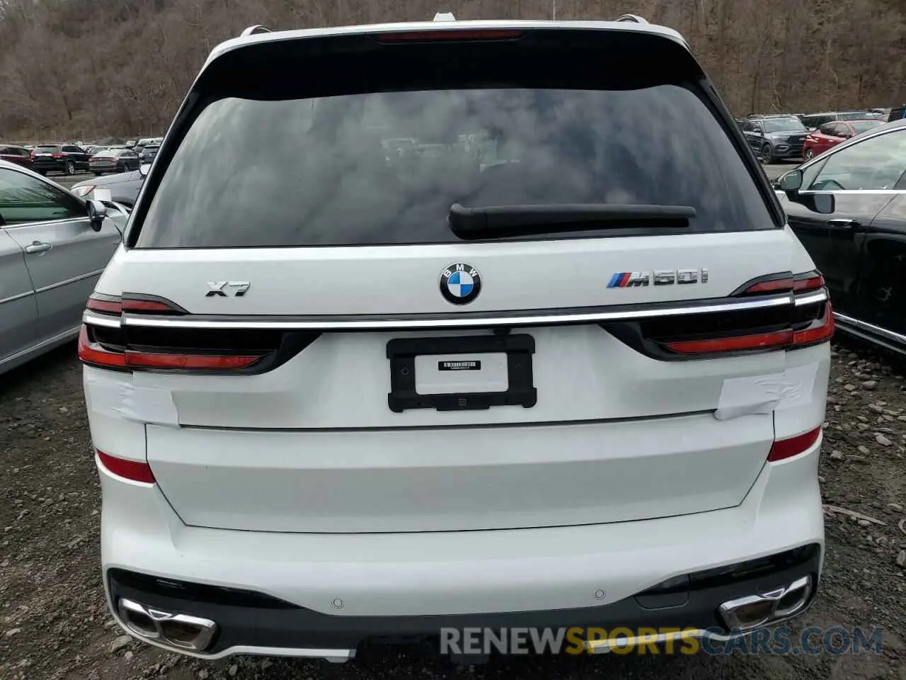 6 Photograph of a damaged car 5UX33EM07P9P54139 BMW X7 M60I 2023