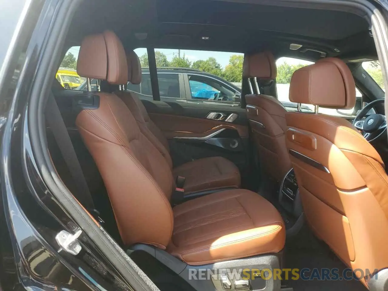 11 Photograph of a damaged car 5UX33EM03R9S85067 BMW X7 M60I 2024