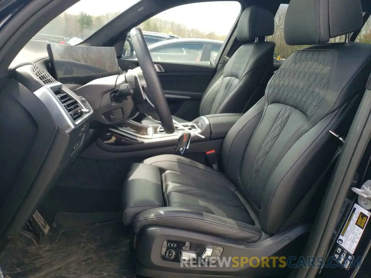 7 Photograph of a damaged car 5UX33EM05R9V23548 BMW X7 M60I 2024