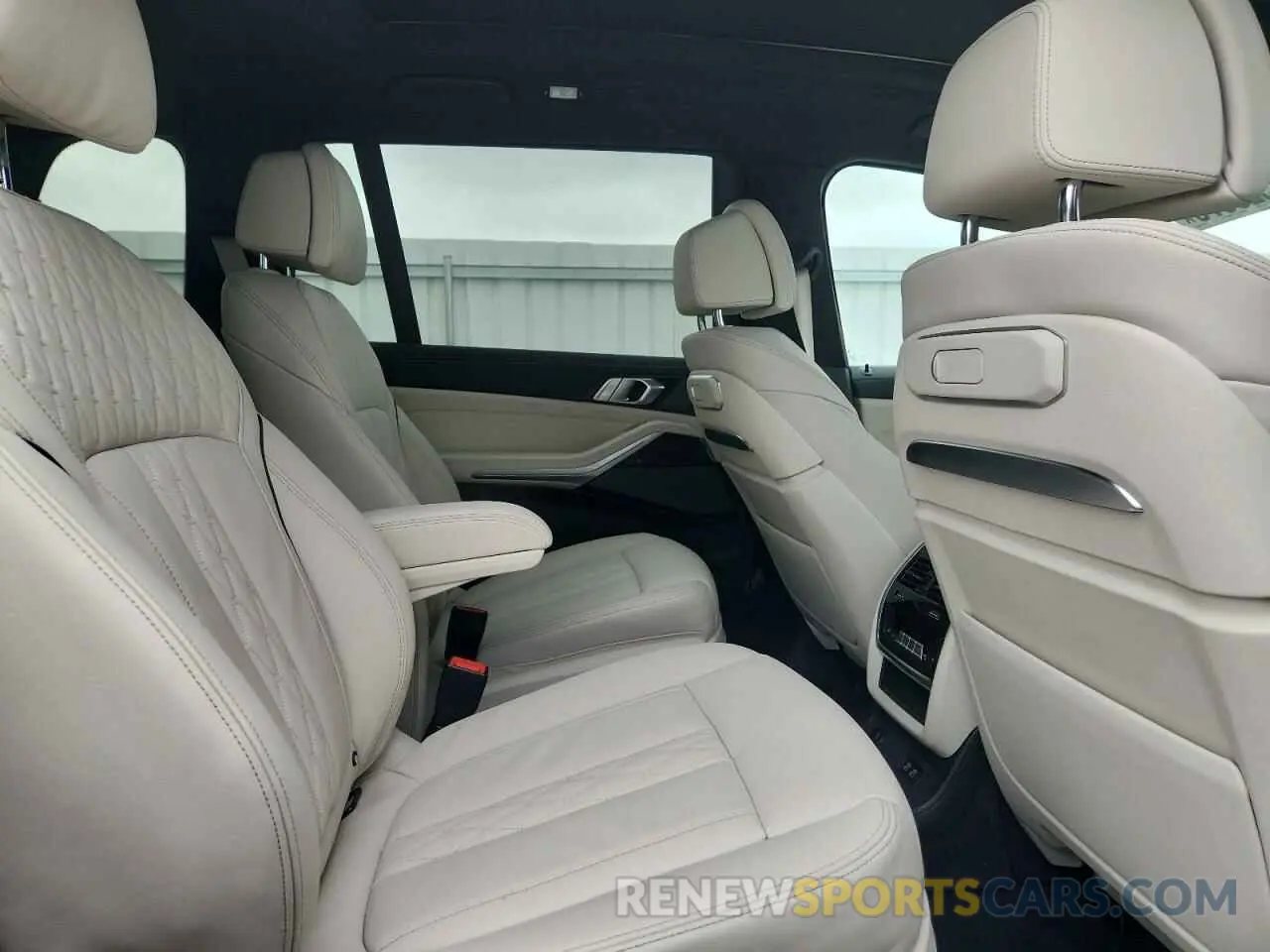 11 Photograph of a damaged car 5UX33EM0XR9W00155 BMW X7 M60I 2024