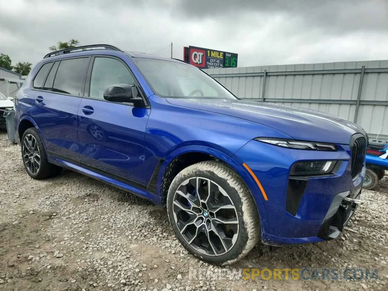 4 Photograph of a damaged car 5UX33EM0XR9W00155 BMW X7 M60I 2024