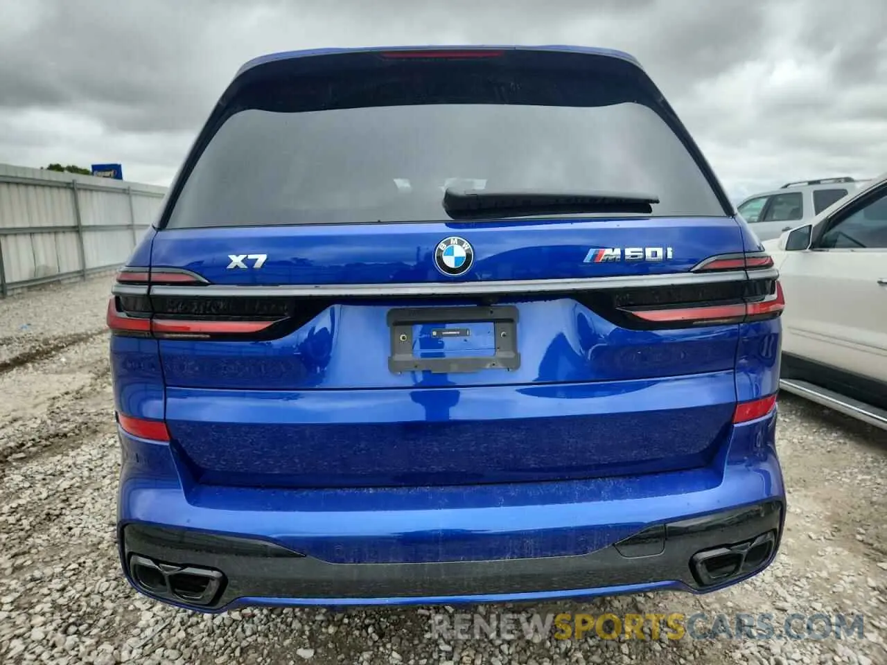 6 Photograph of a damaged car 5UX33EM0XR9W00155 BMW X7 M60I 2024