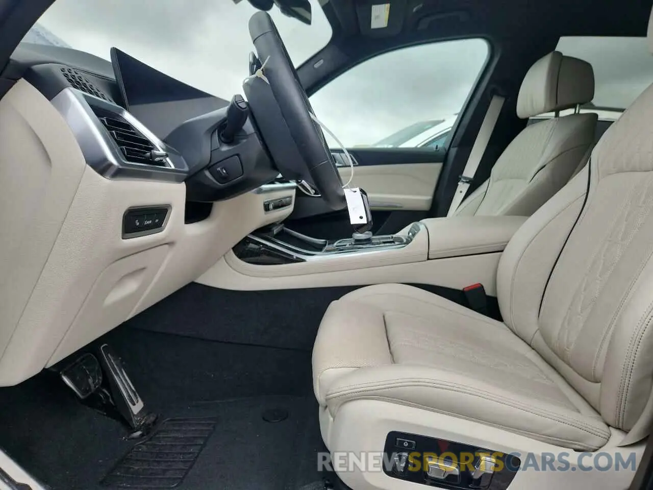 7 Photograph of a damaged car 5UX33EM0XR9W00155 BMW X7 M60I 2024