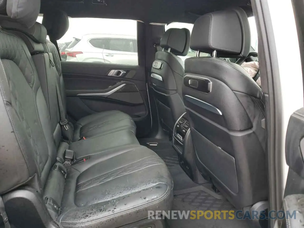 10 Photograph of a damaged car 5UX33EM04S9W66870 BMW X7 M60I 2025