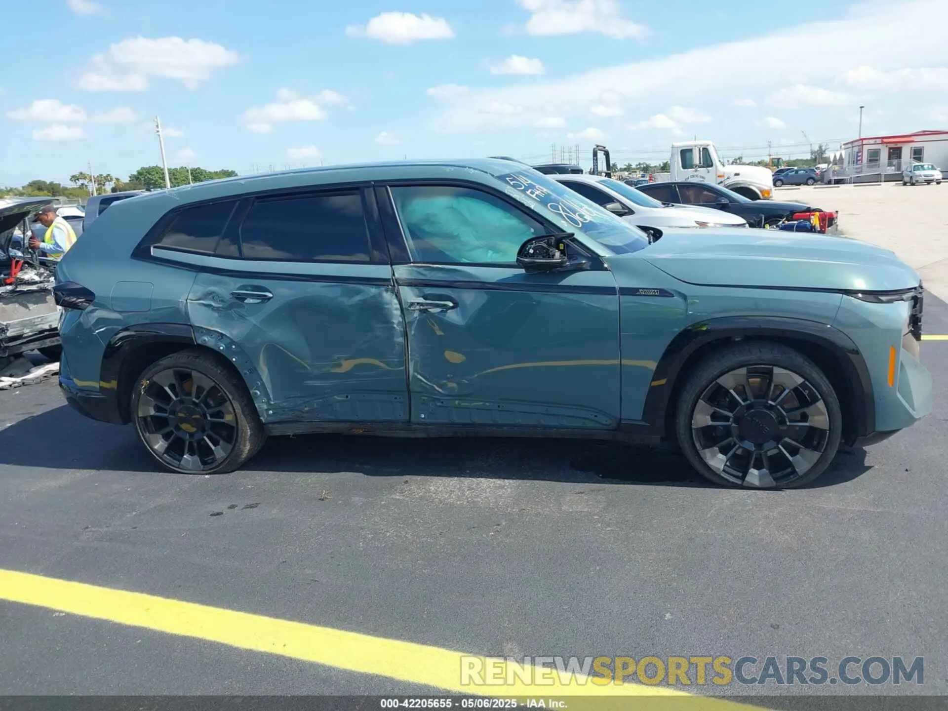 13 Photograph of a damaged car 5YM23CS00P9R58616 BMW XM 2023