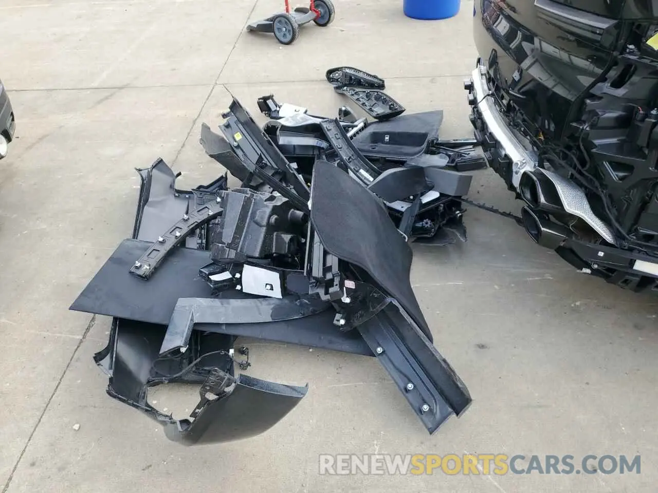 13 Photograph of a damaged car 5YM23CS06P9S62603 BMW XM 2023