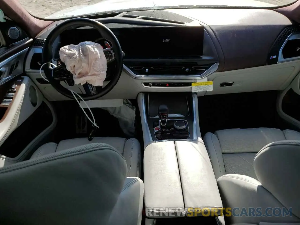 8 Photograph of a damaged car 5YM23CS08P9S67088 BMW XM 2023