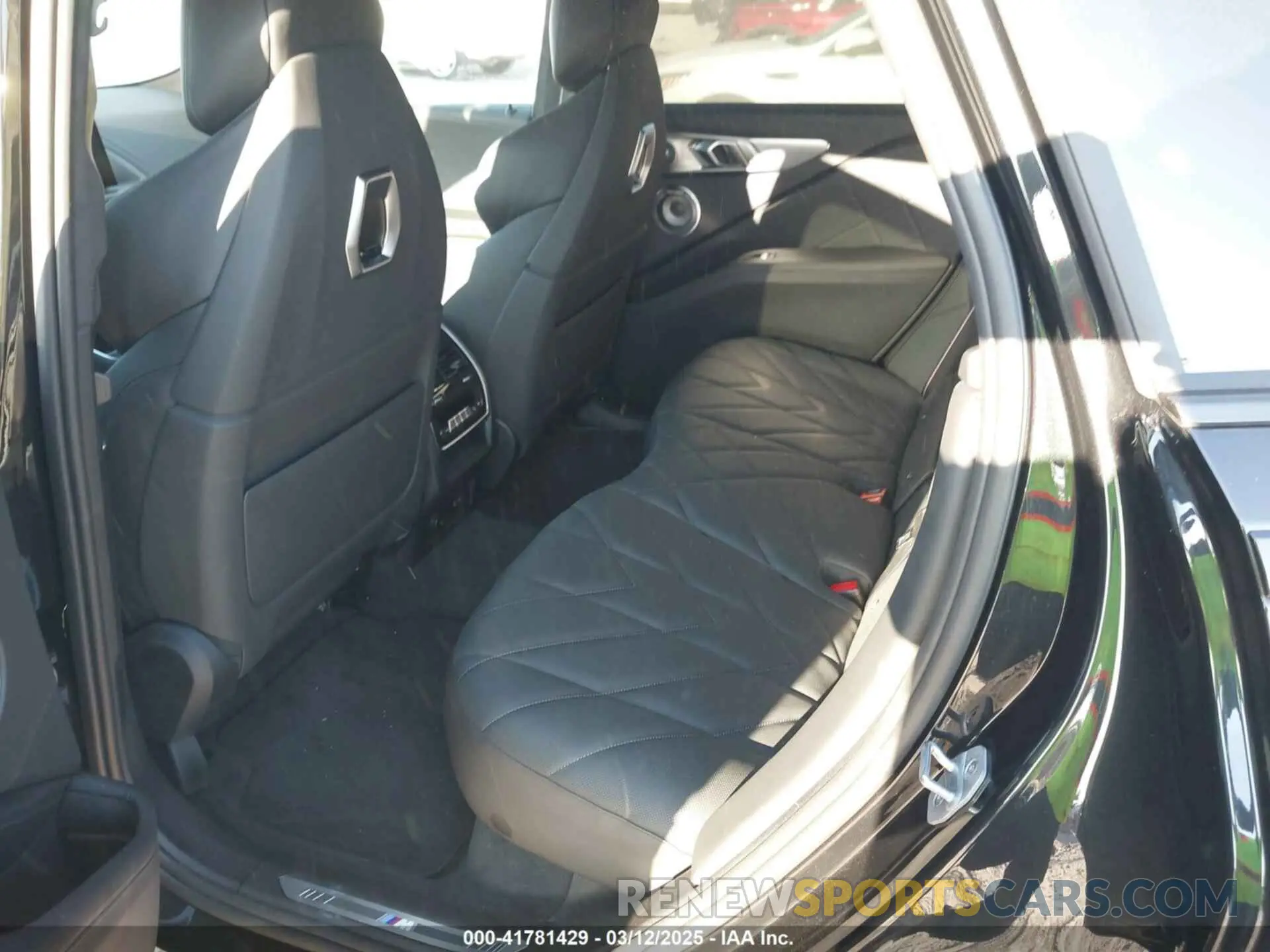 8 Photograph of a damaged car 5YM23CS0XR9U58952 BMW XM 2024