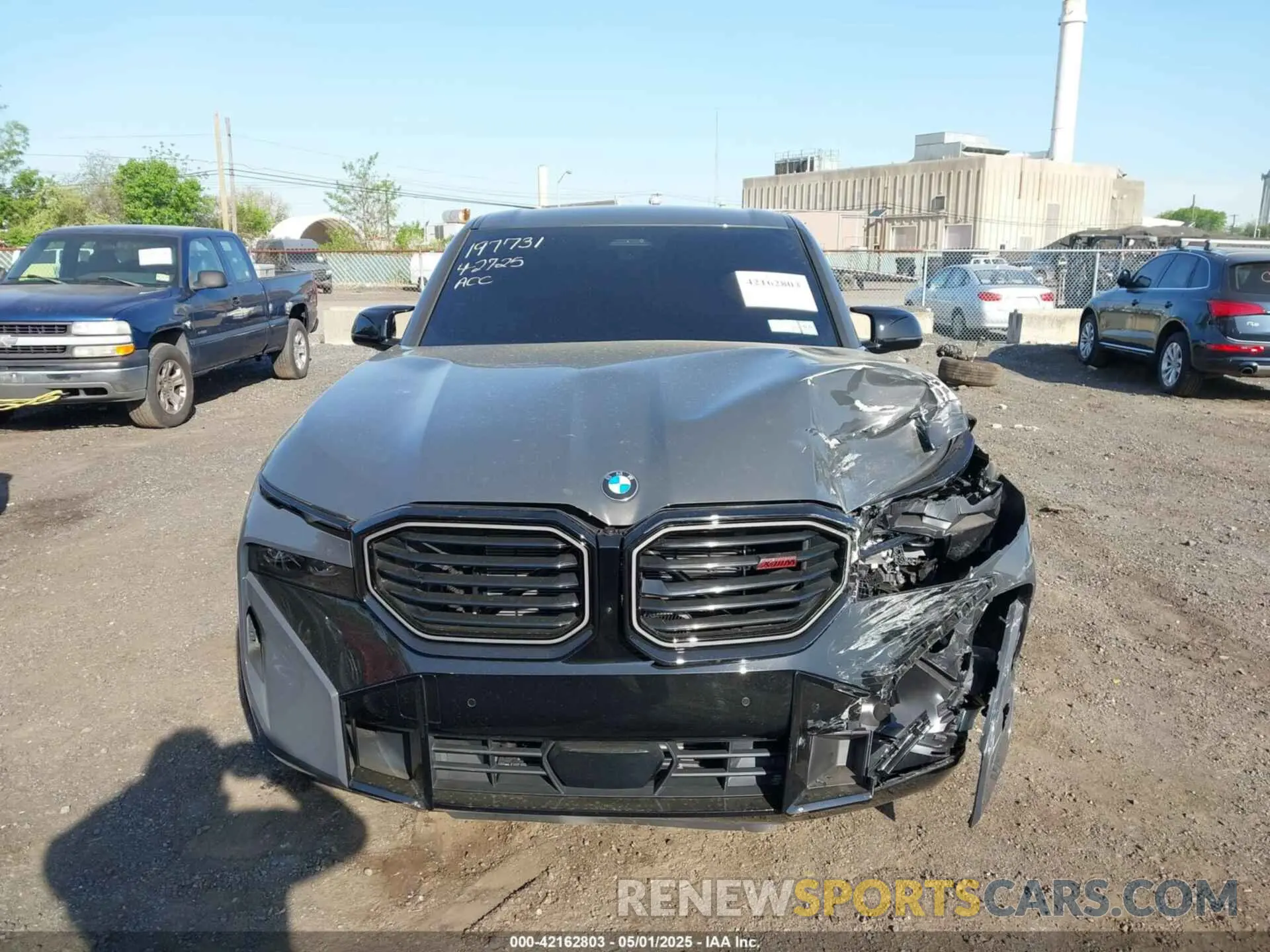 12 Photograph of a damaged car 5YM33CS09S9Y23728 BMW XM 2025