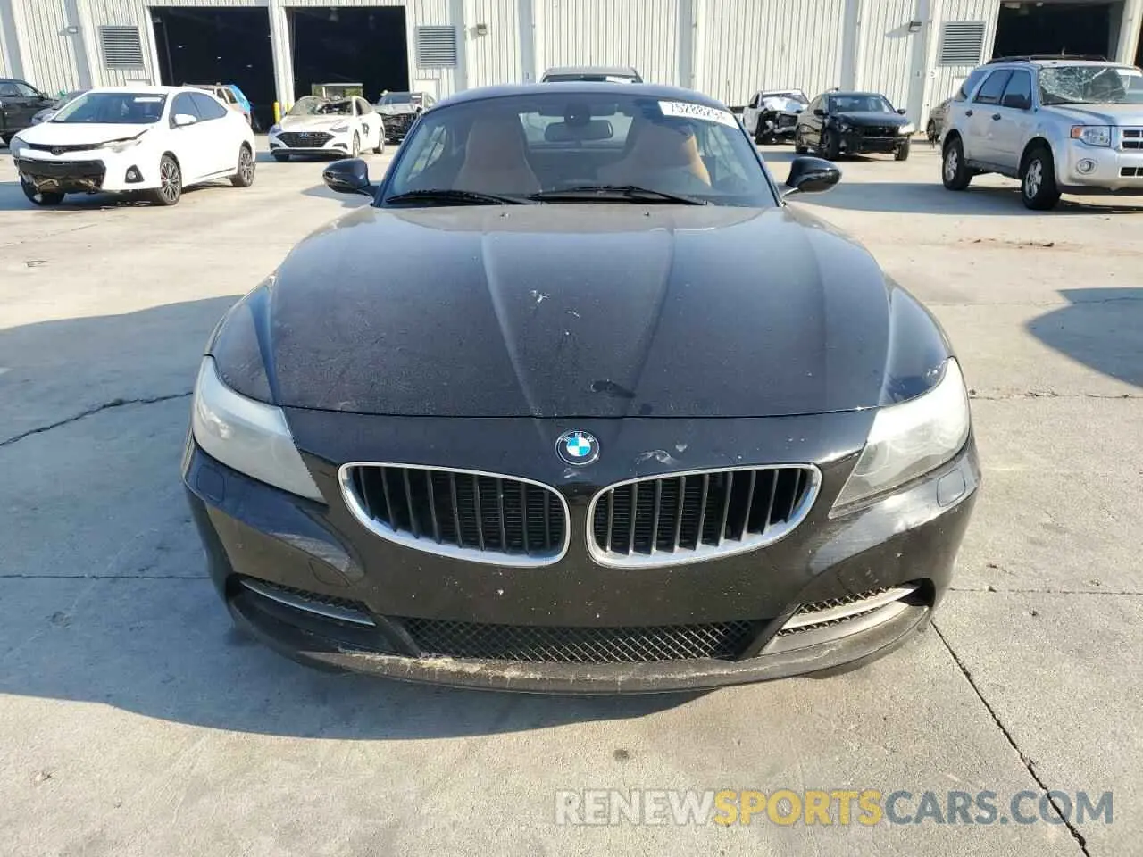 5 Photograph of a damaged car WBALM5C59BE378391 BMW Z4 2011