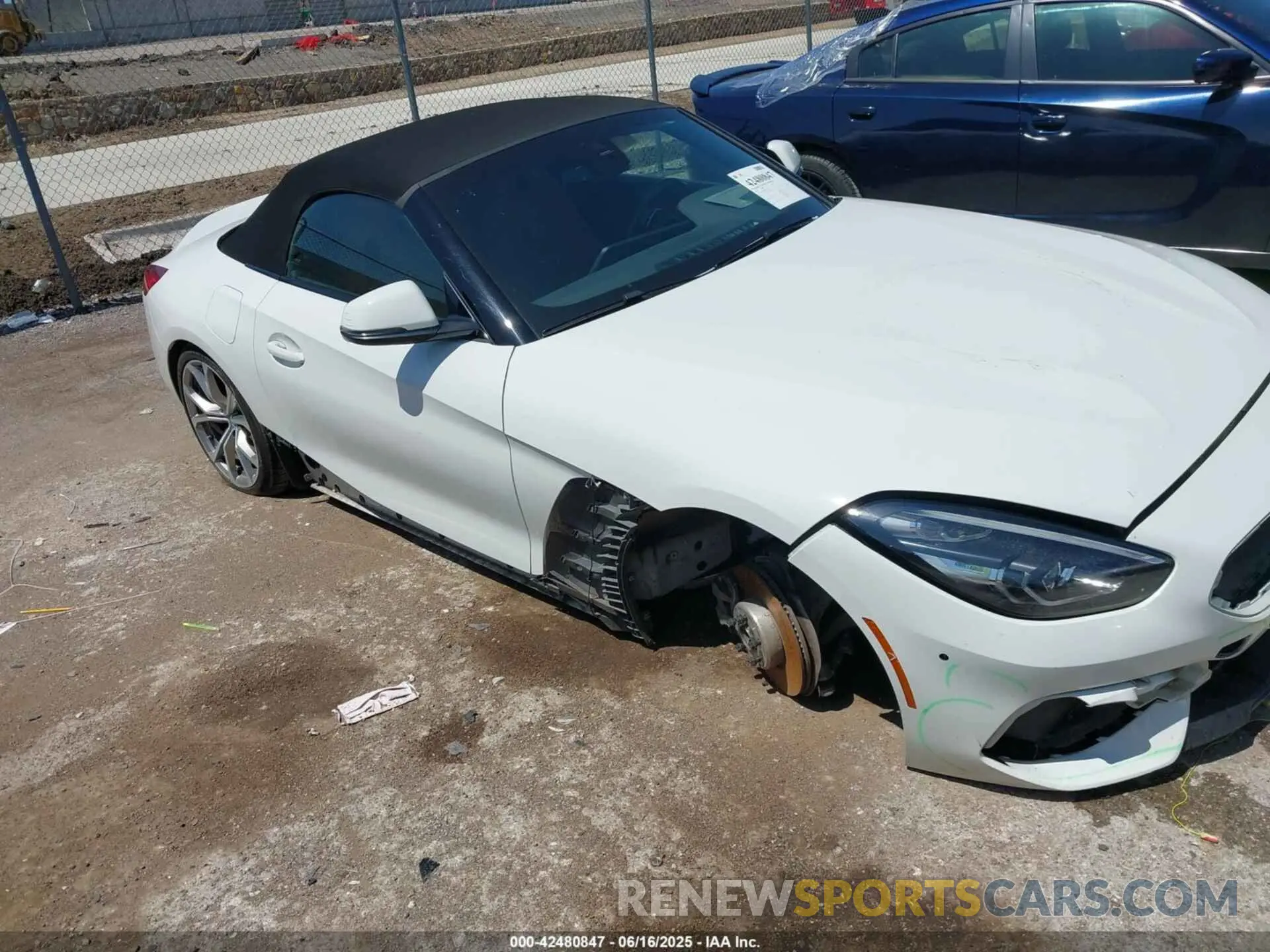 6 Photograph of a damaged car WBAHF3C04LWW76724 BMW Z4 2020