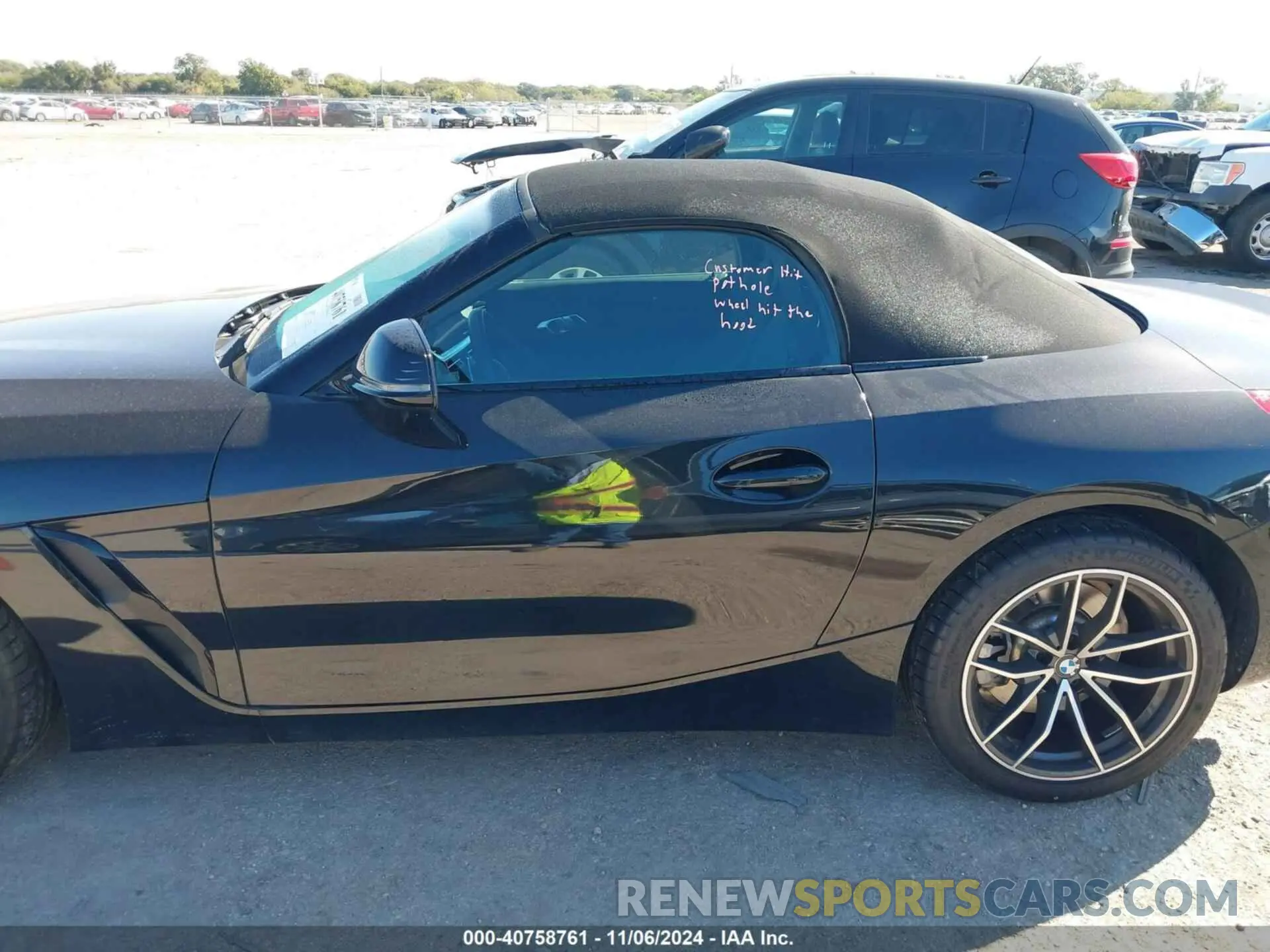 14 Photograph of a damaged car WBAHF3C05MWX29870 BMW Z4 2021