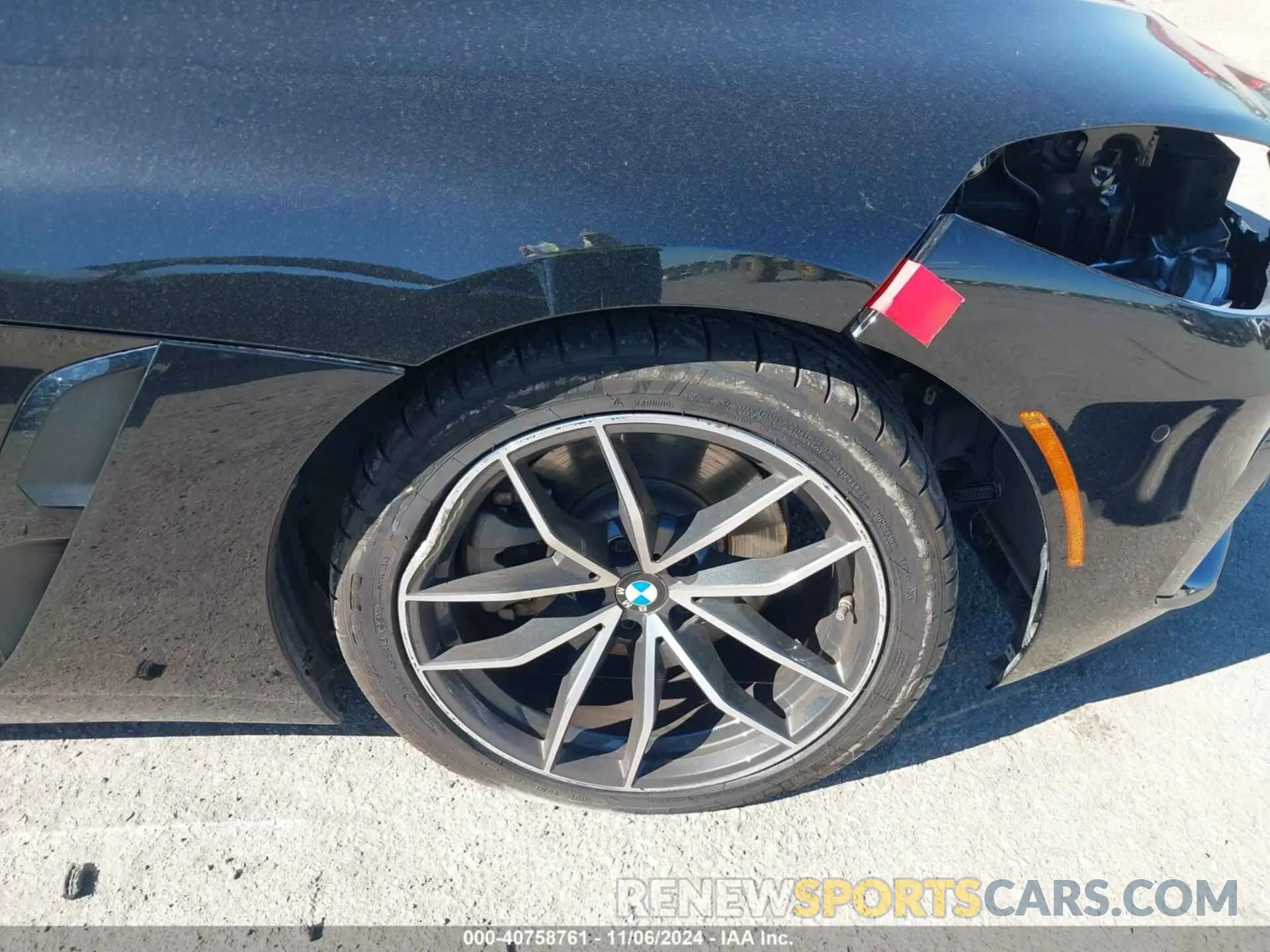 17 Photograph of a damaged car WBAHF3C05MWX29870 BMW Z4 2021