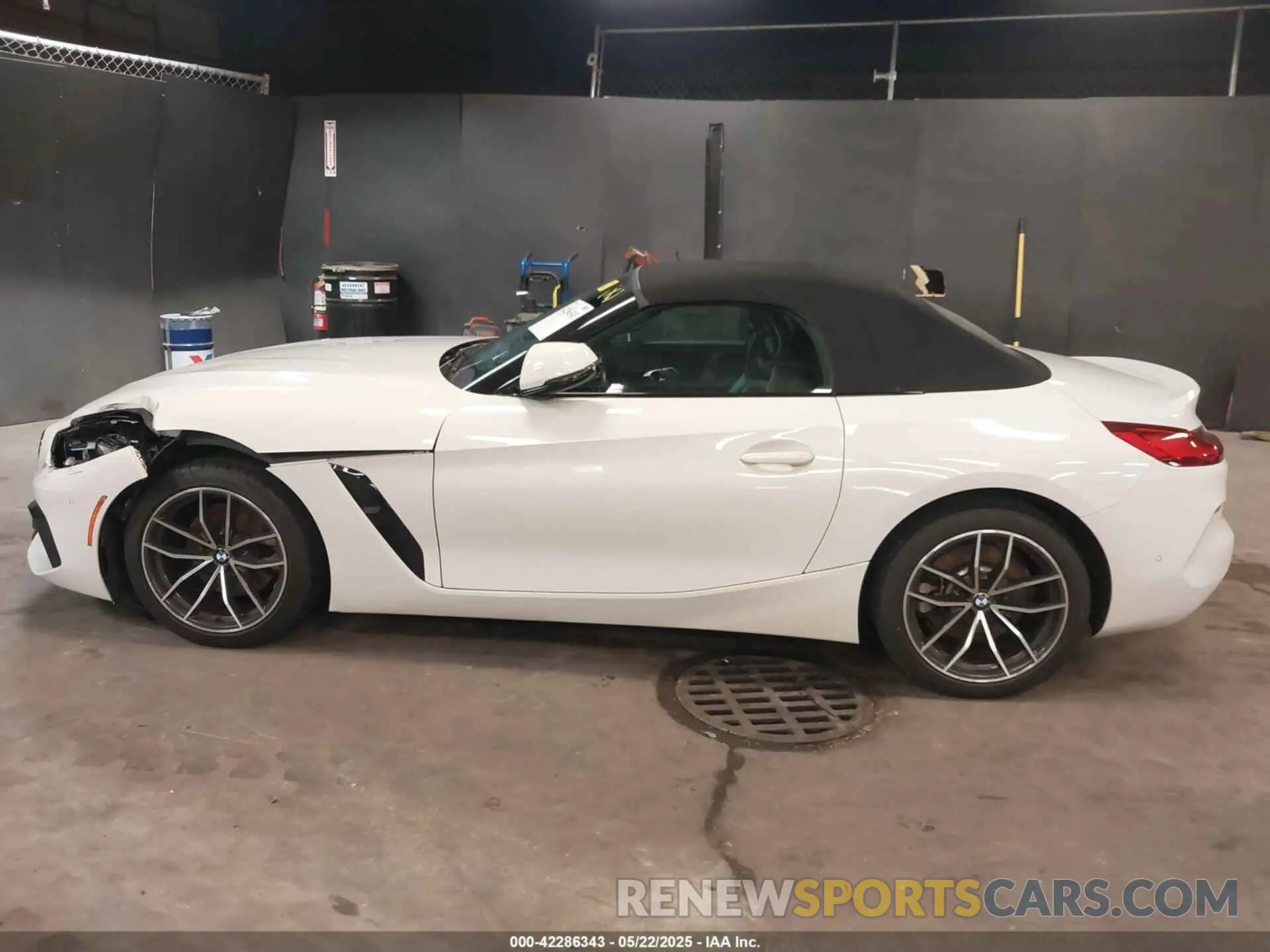 14 Photograph of a damaged car WBAHF3C0XMWX30402 BMW Z4 2021