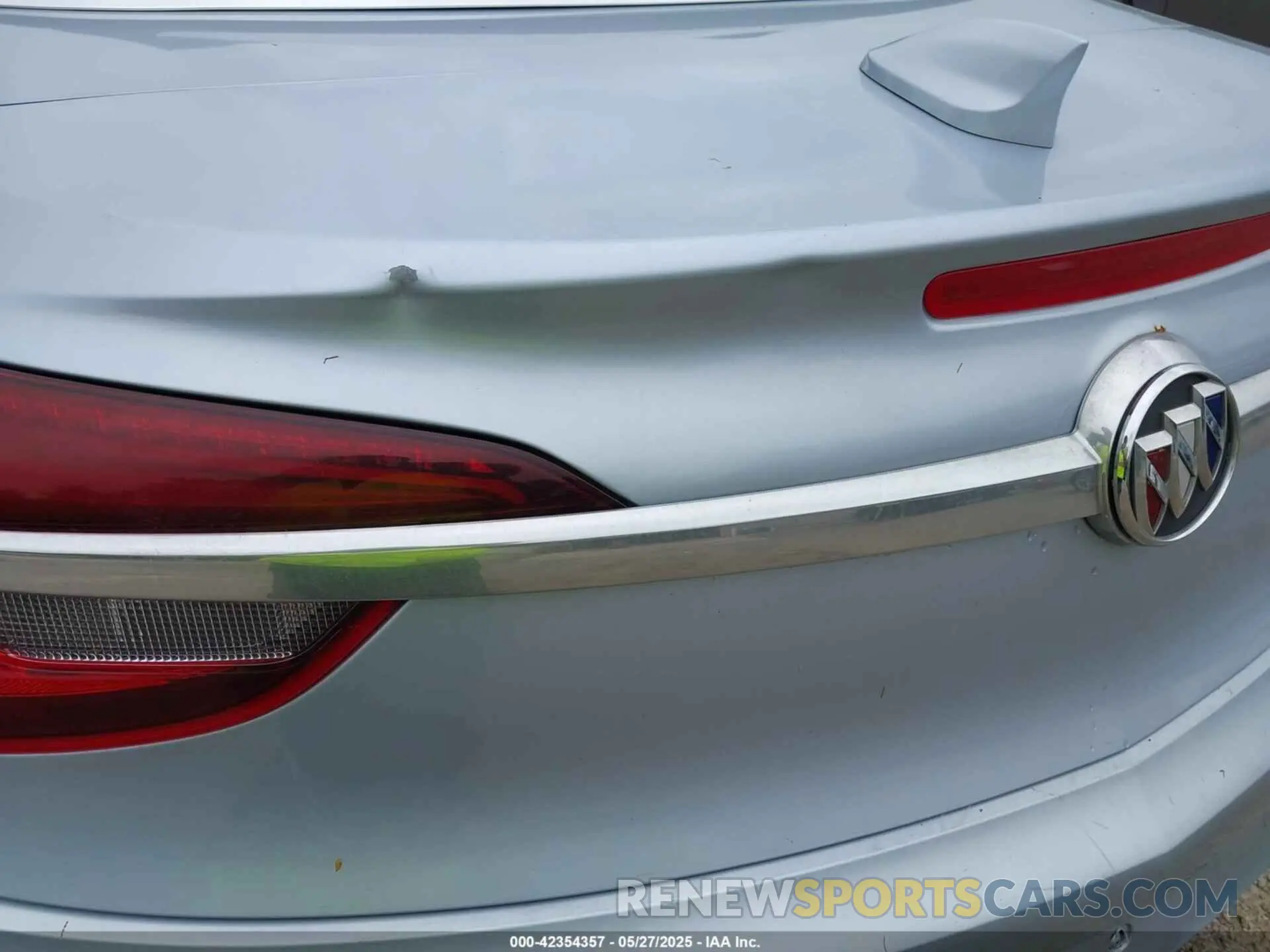 21 Photograph of a damaged car W04WH3N5XKG370238 BUICK CASCADA 2019