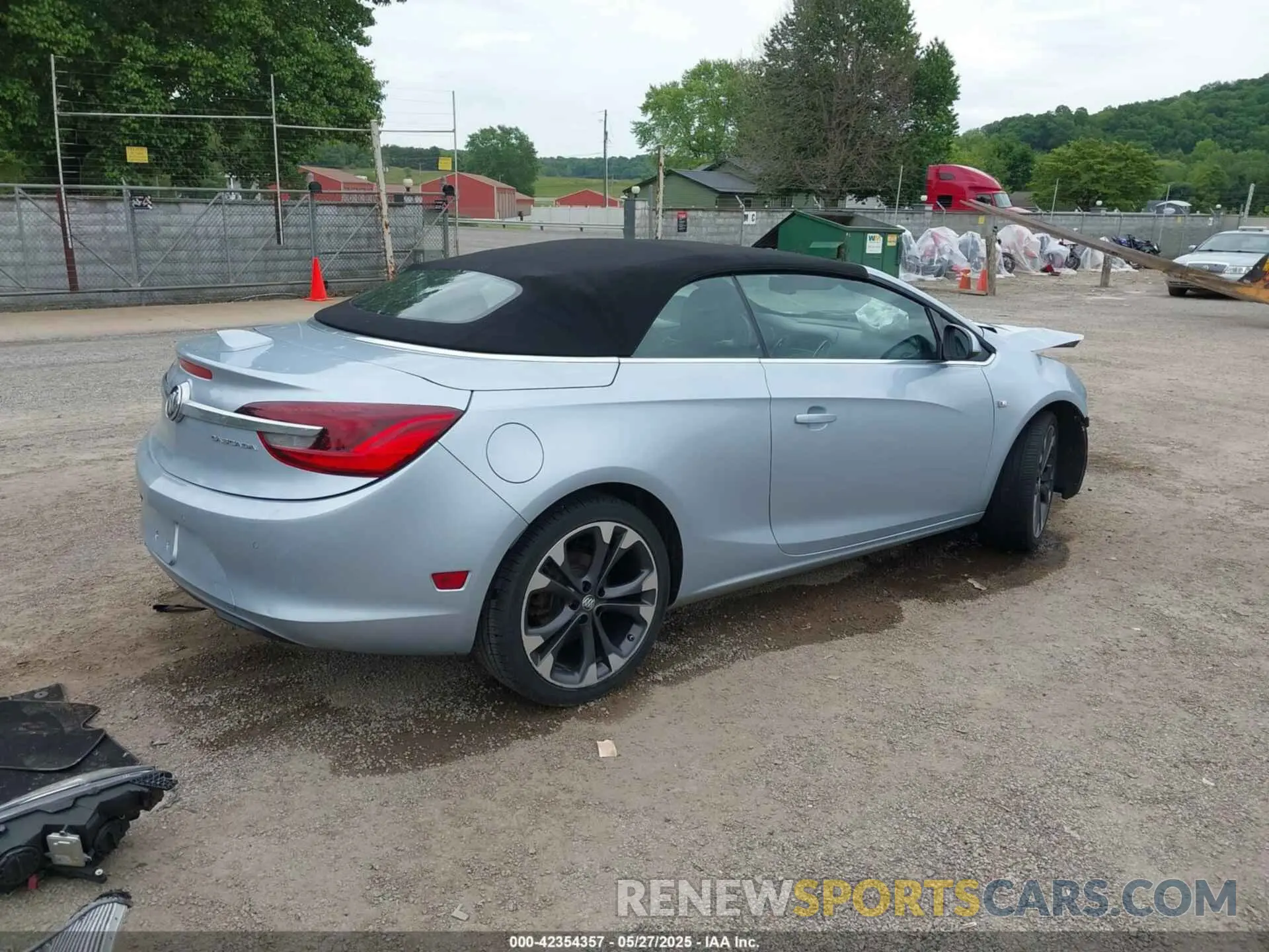 4 Photograph of a damaged car W04WH3N5XKG370238 BUICK CASCADA 2019