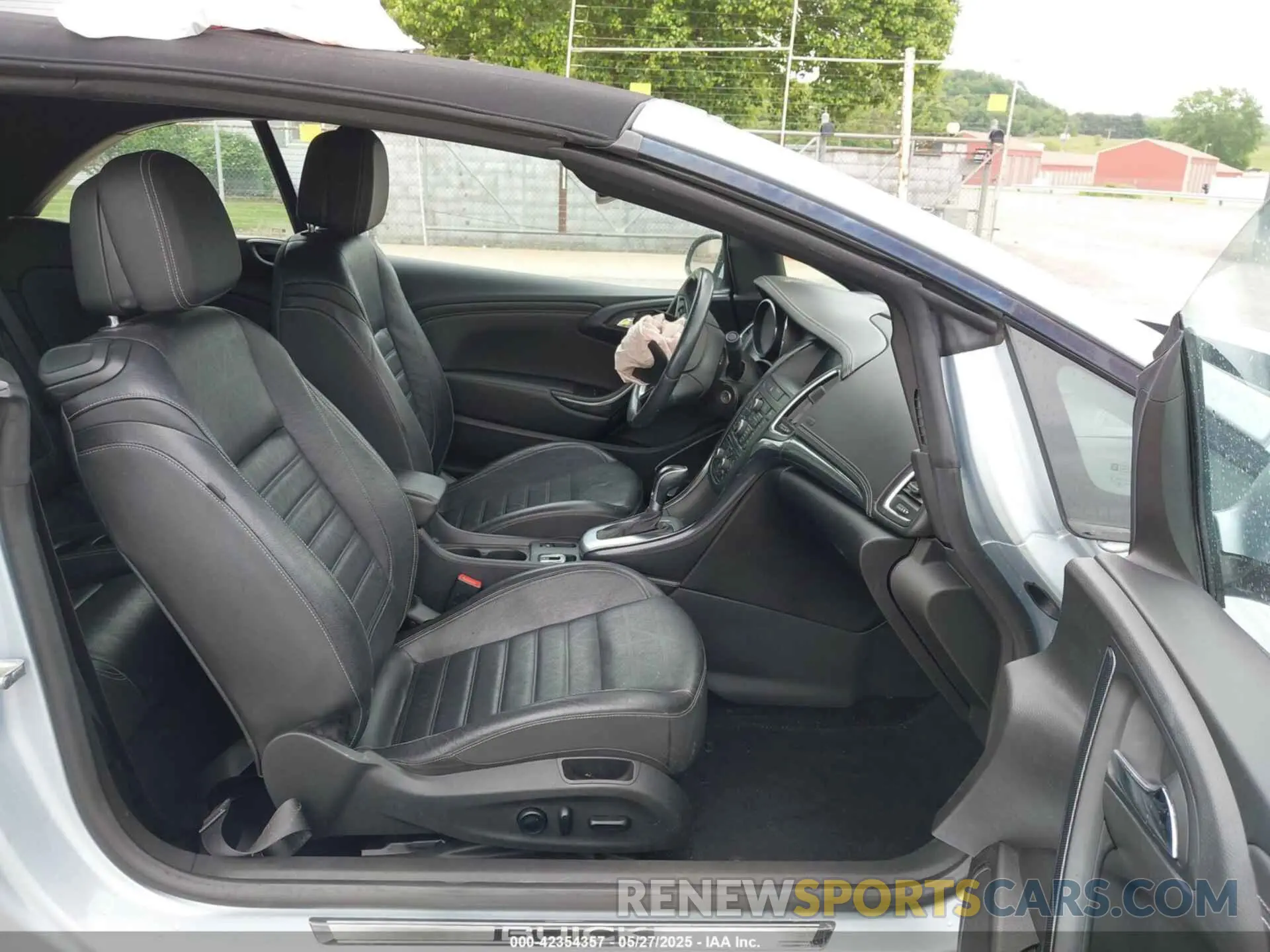 5 Photograph of a damaged car W04WH3N5XKG370238 BUICK CASCADA 2019