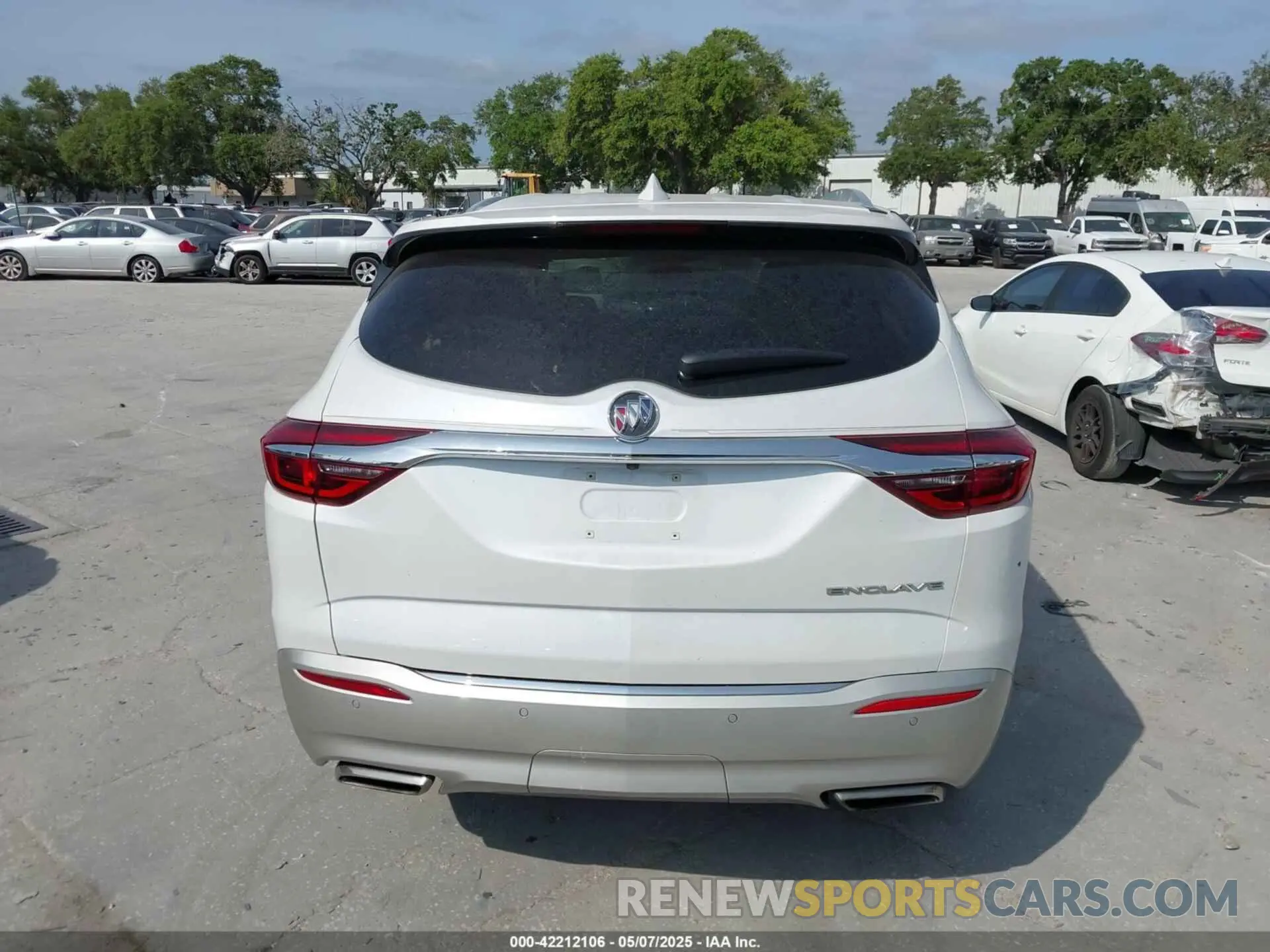 16 Photograph of a damaged car 5GAERBKW6KJ303162 BUICK ENCLAVE 2019