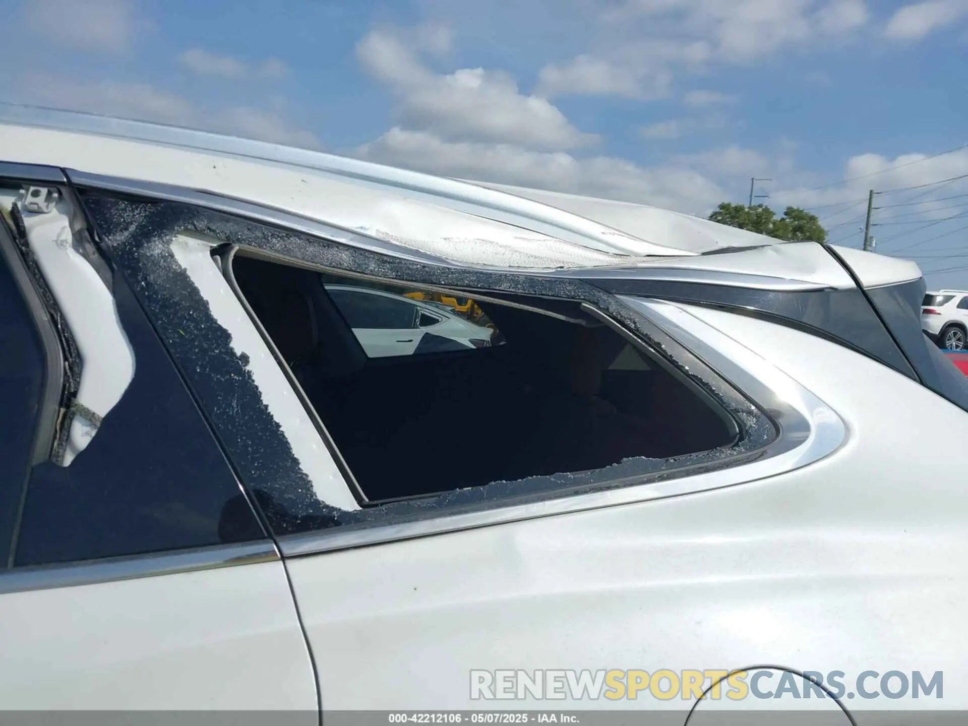 6 Photograph of a damaged car 5GAERBKW6KJ303162 BUICK ENCLAVE 2019