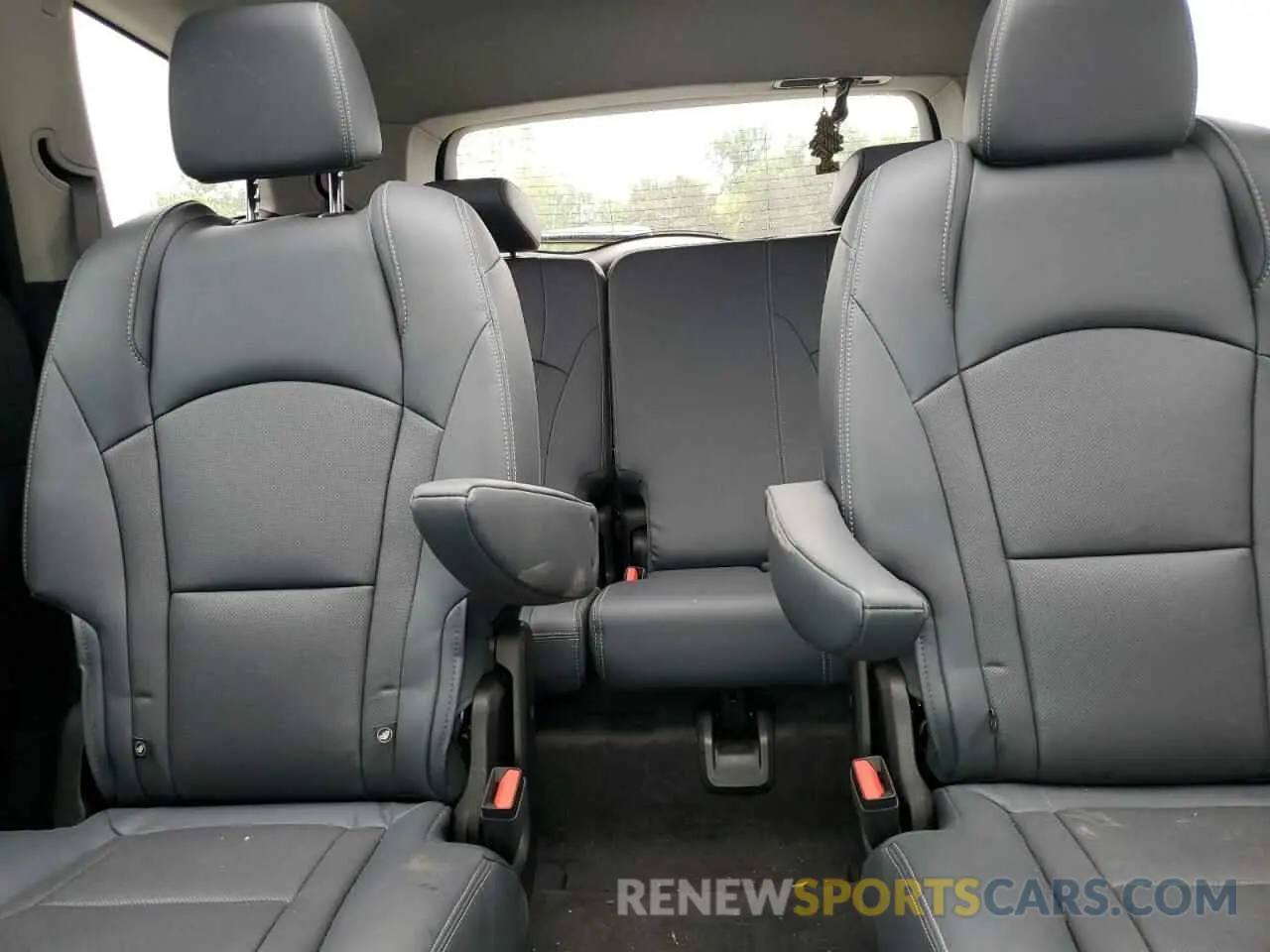 10 Photograph of a damaged car 5GAERBKW8KJ128185 BUICK ENCLAVE 2019