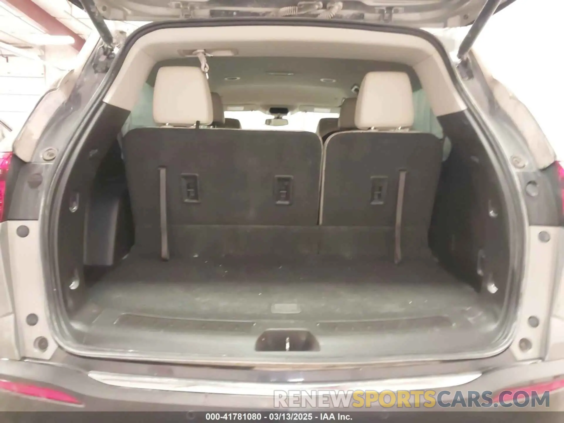 18 Photograph of a damaged car 5GAERBKWXKJ133646 BUICK ENCLAVE 2019
