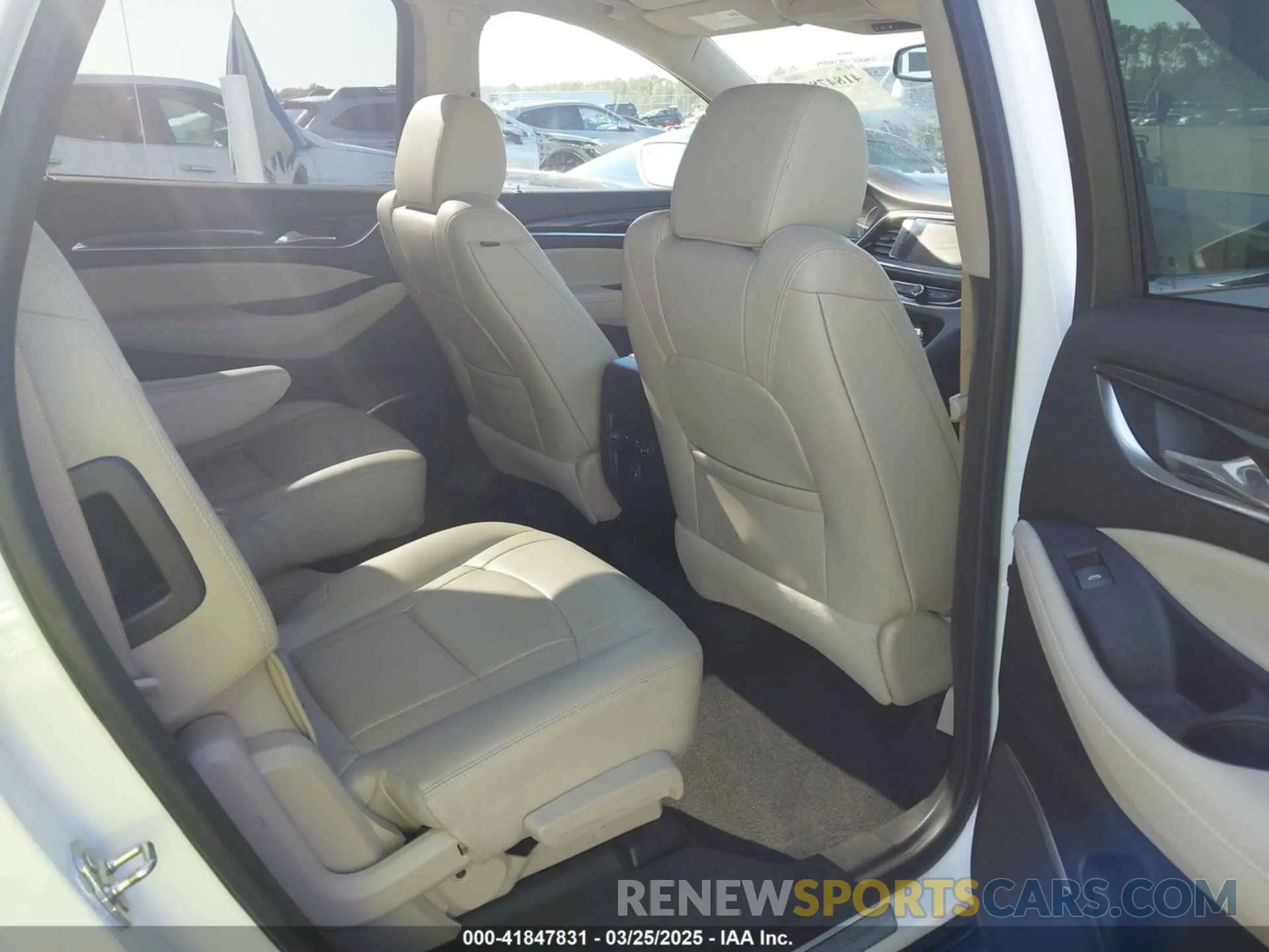 8 Photograph of a damaged car 5GAERBKWXKJ178909 BUICK ENCLAVE 2019