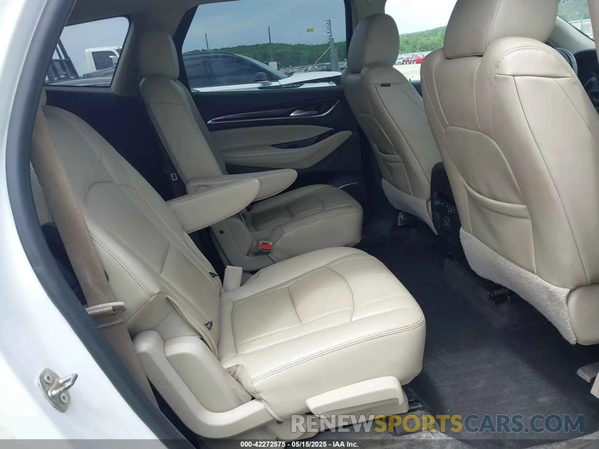 8 Photograph of a damaged car 5GAERBKWXKJ270635 BUICK ENCLAVE 2019