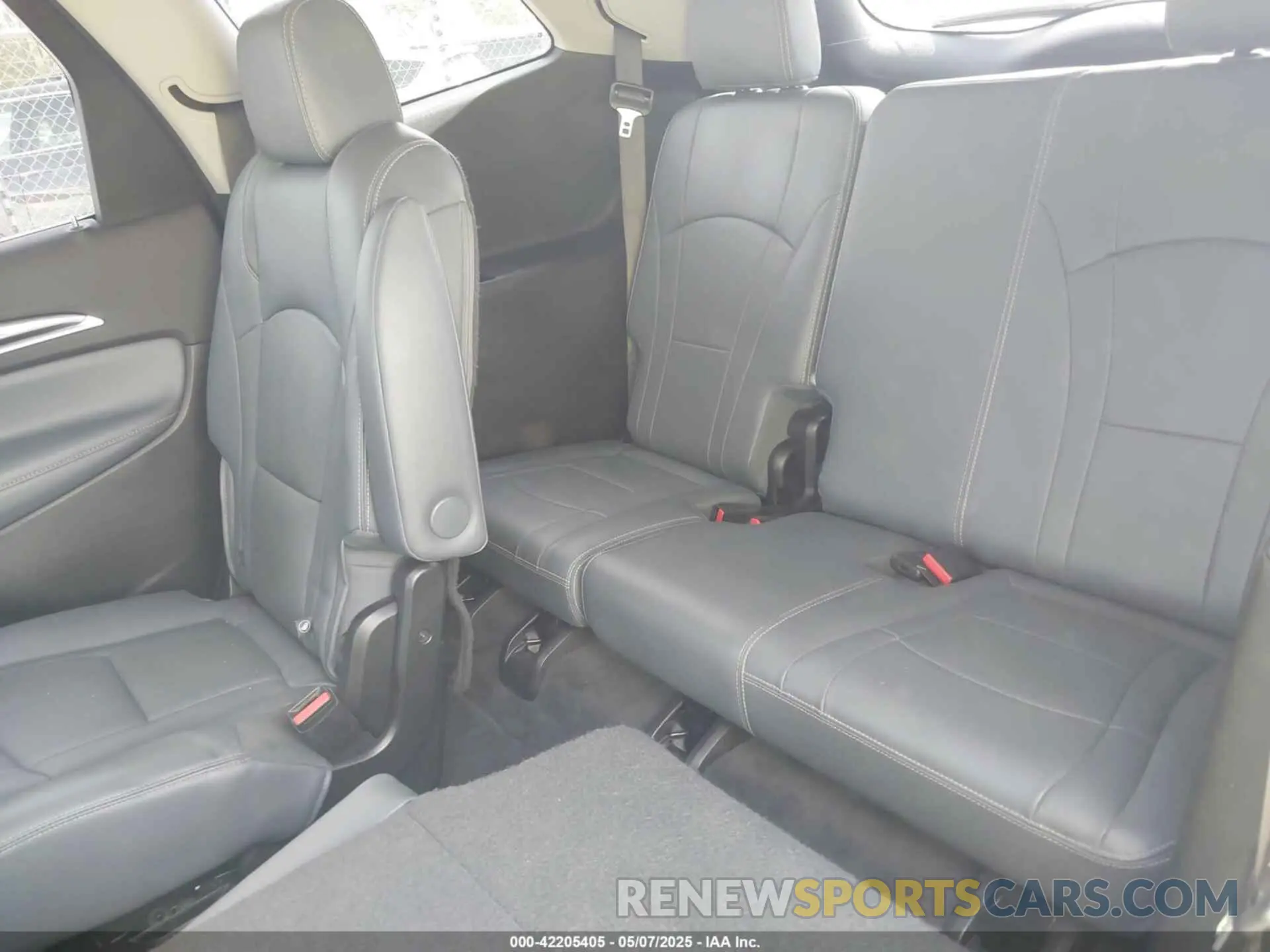 17 Photograph of a damaged car 5GAEVAKW0KJ263439 BUICK ENCLAVE 2019