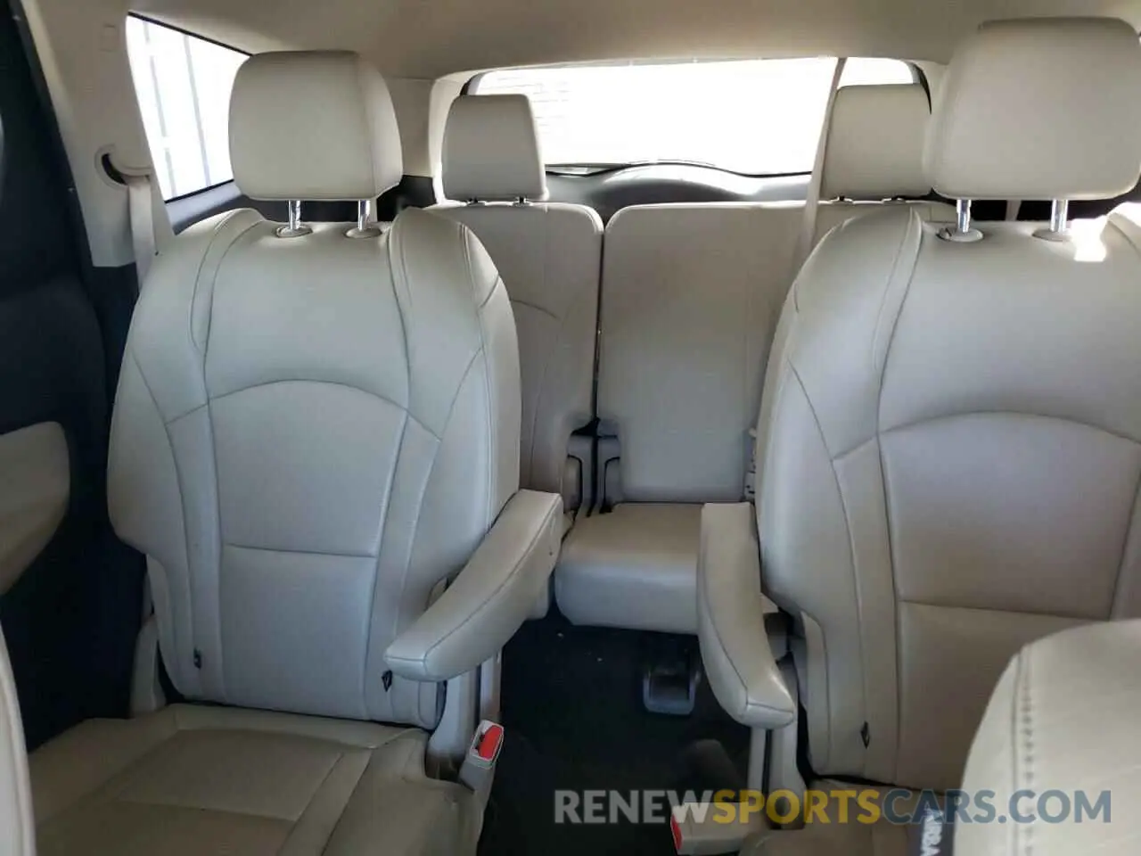 10 Photograph of a damaged car 5GAERBKW3LJ215168 BUICK ENCLAVE 2020
