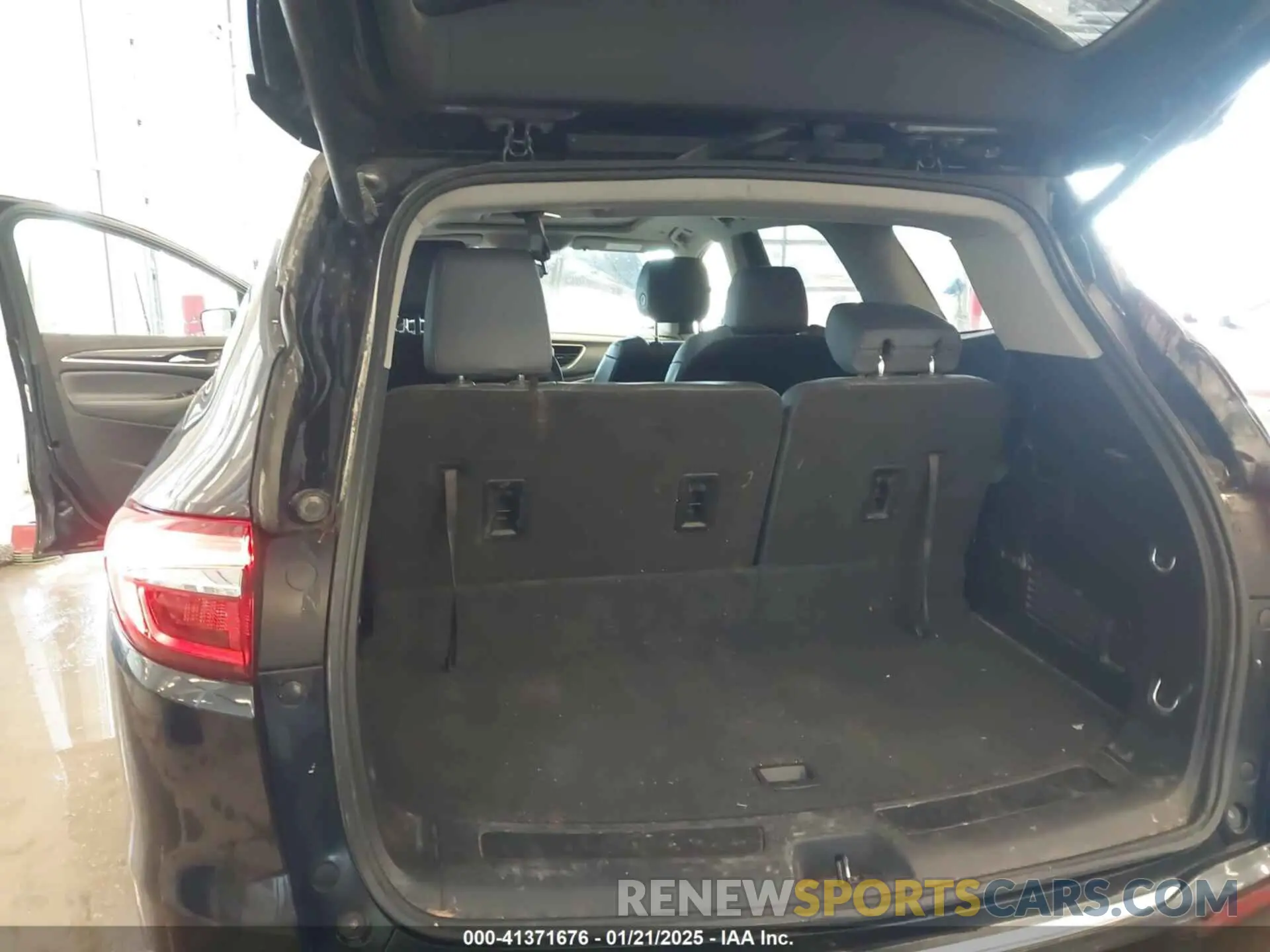 18 Photograph of a damaged car 5GAERBKW4LJ133434 BUICK ENCLAVE 2020