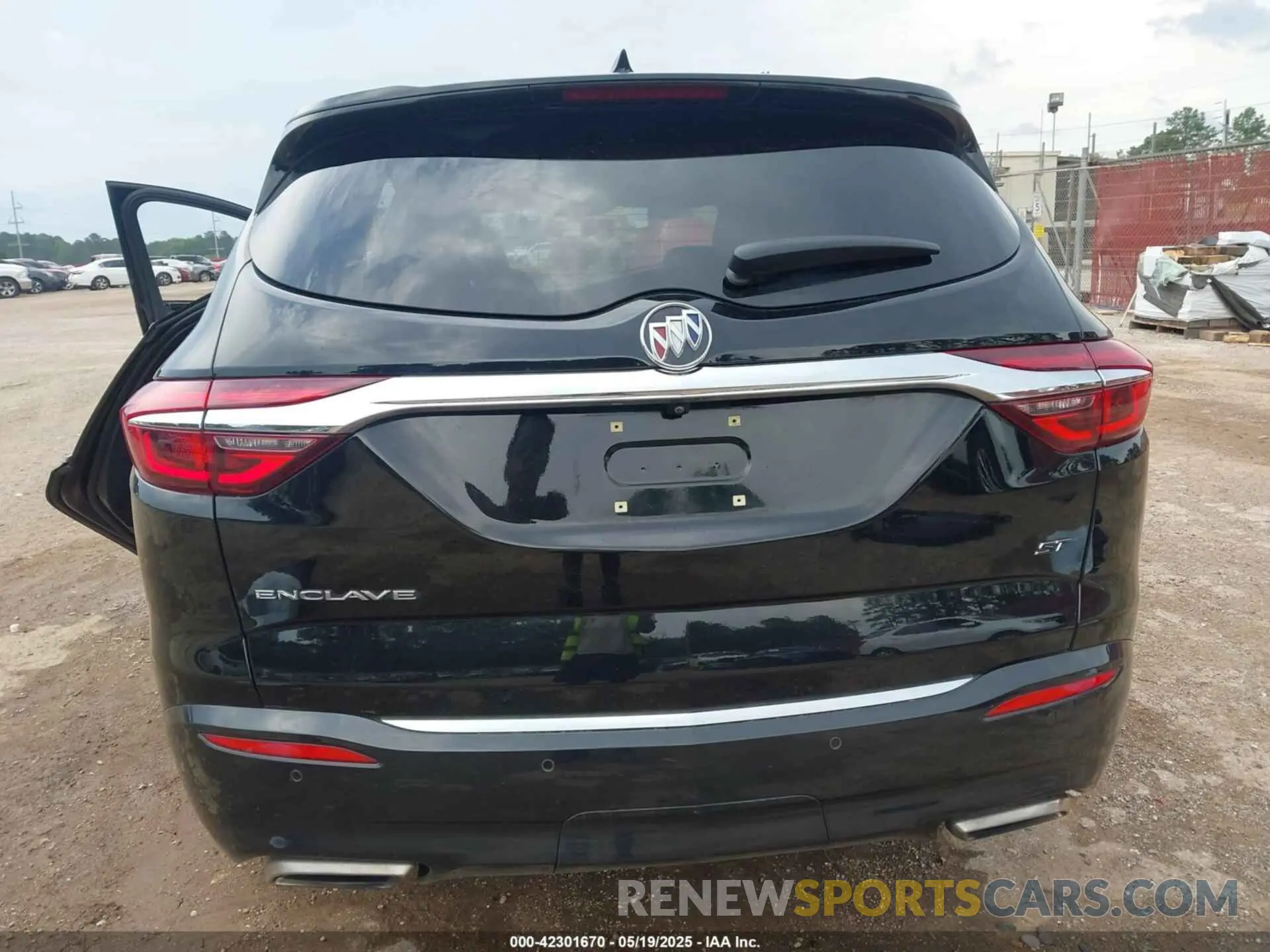 17 Photograph of a damaged car 5GAERBKW6LJ172526 BUICK ENCLAVE 2020