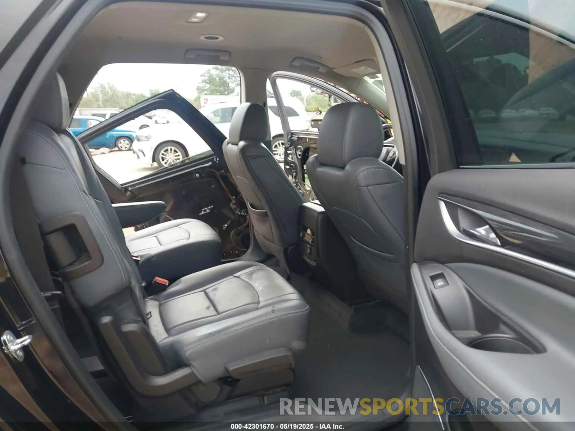 8 Photograph of a damaged car 5GAERBKW6LJ172526 BUICK ENCLAVE 2020