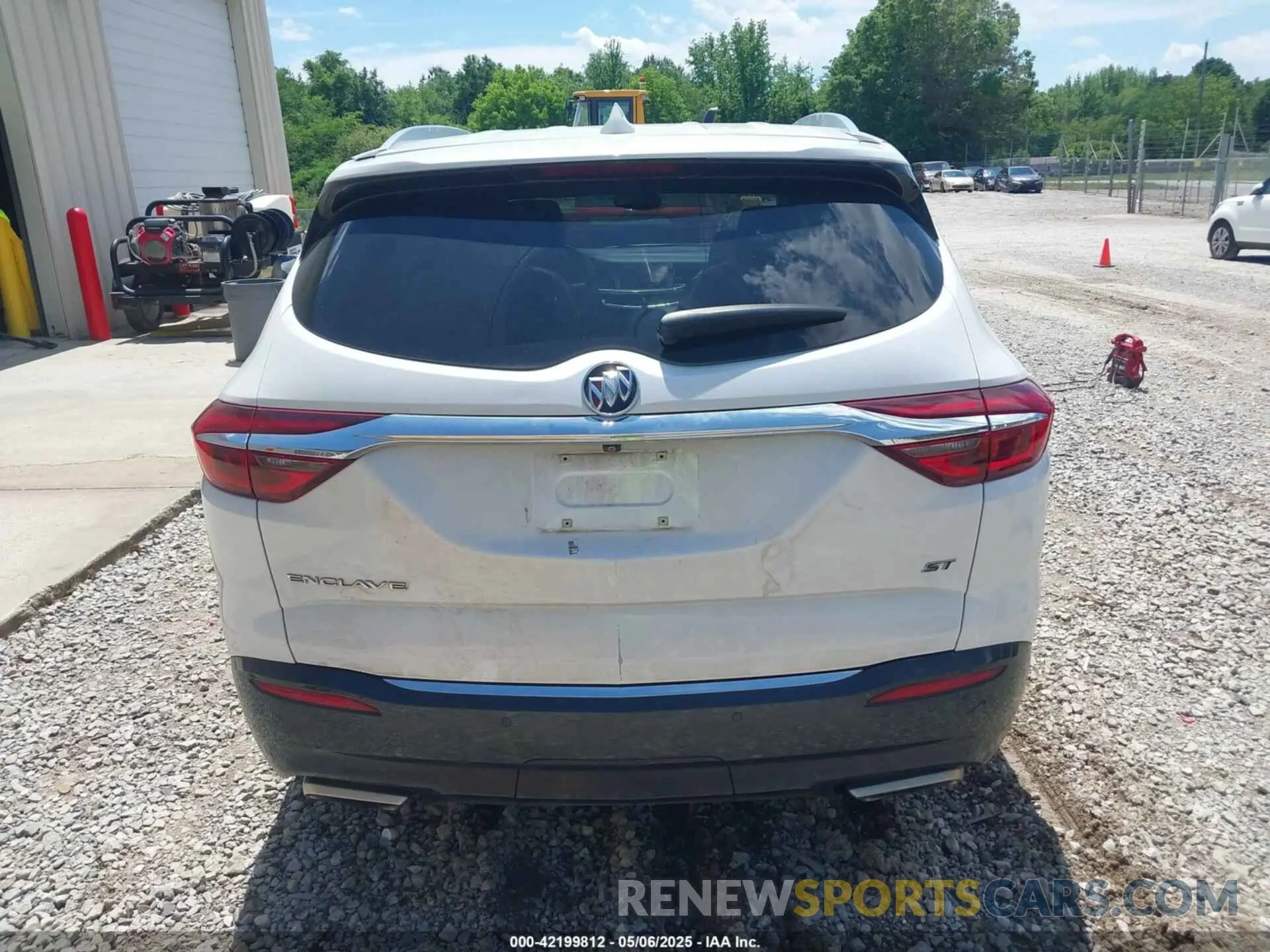 17 Photograph of a damaged car 5GAERBKW8LJ308039 BUICK ENCLAVE 2020