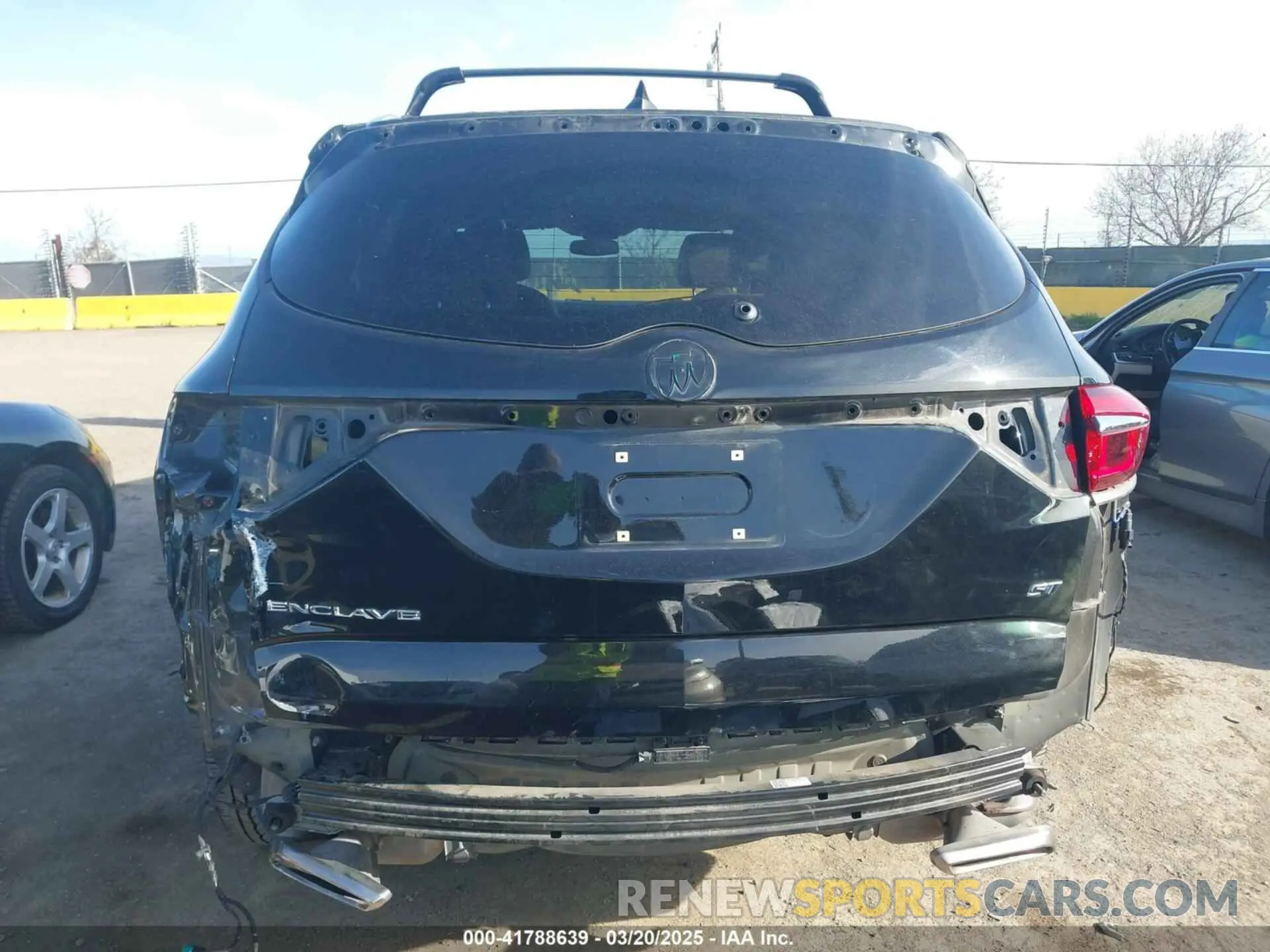 17 Photograph of a damaged car 5GAERBKWXLJ228614 BUICK ENCLAVE 2020