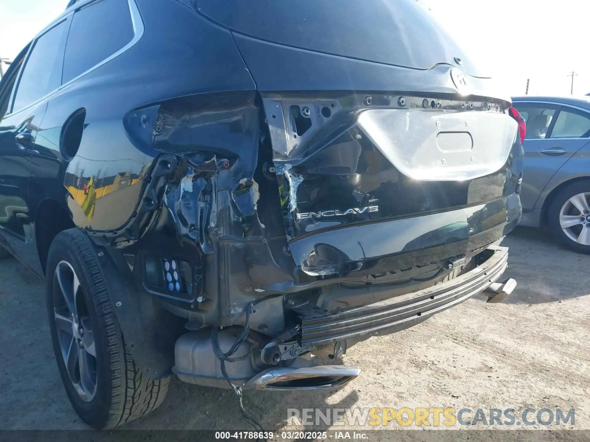 18 Photograph of a damaged car 5GAERBKWXLJ228614 BUICK ENCLAVE 2020