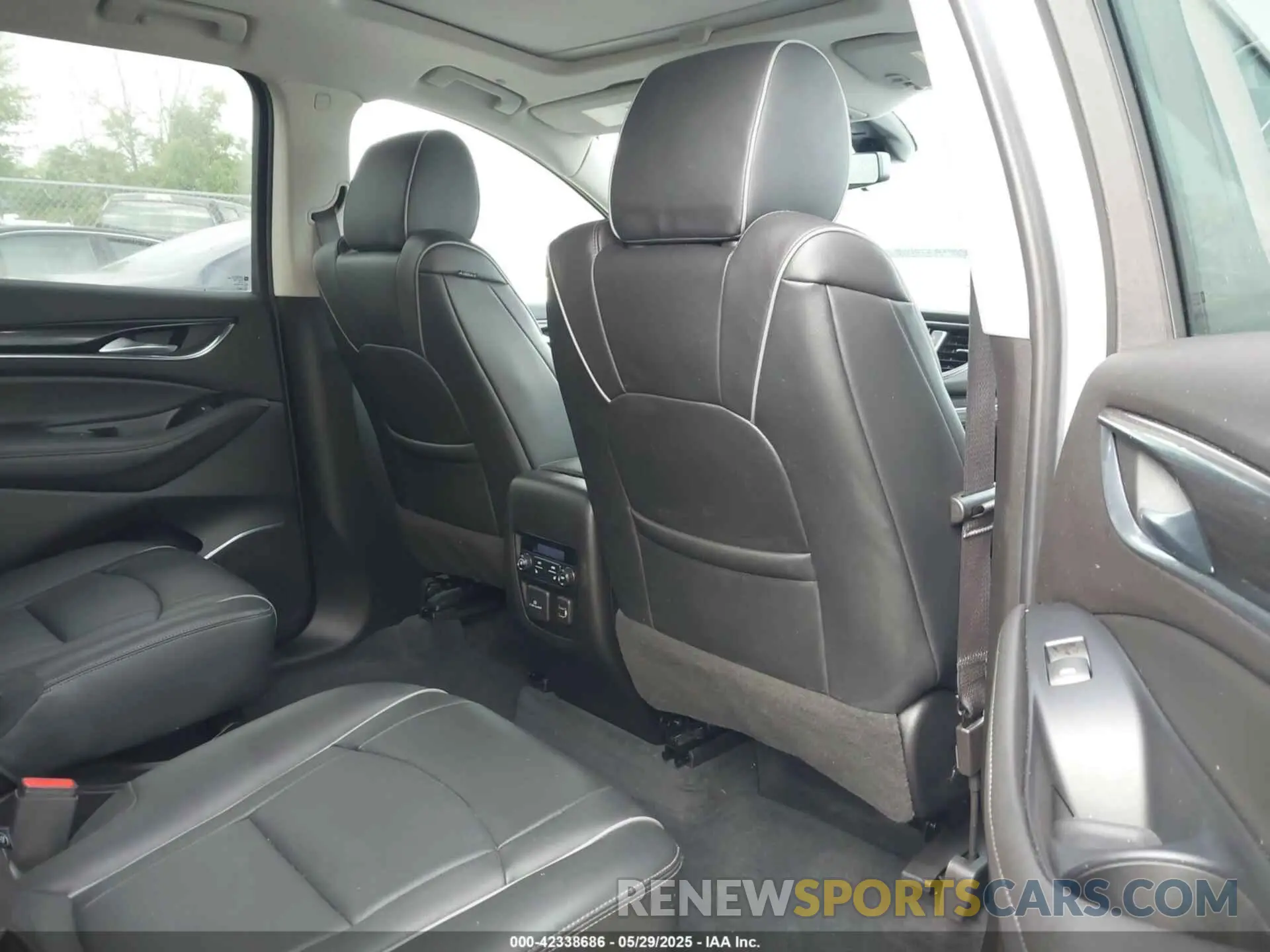 8 Photograph of a damaged car 5GAEVCKW2LJ328739 BUICK ENCLAVE 2020