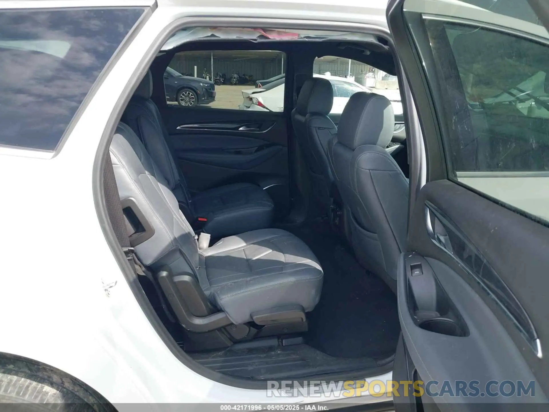 8 Photograph of a damaged car 5GAERBKW6NJ113463 BUICK ENCLAVE 2022