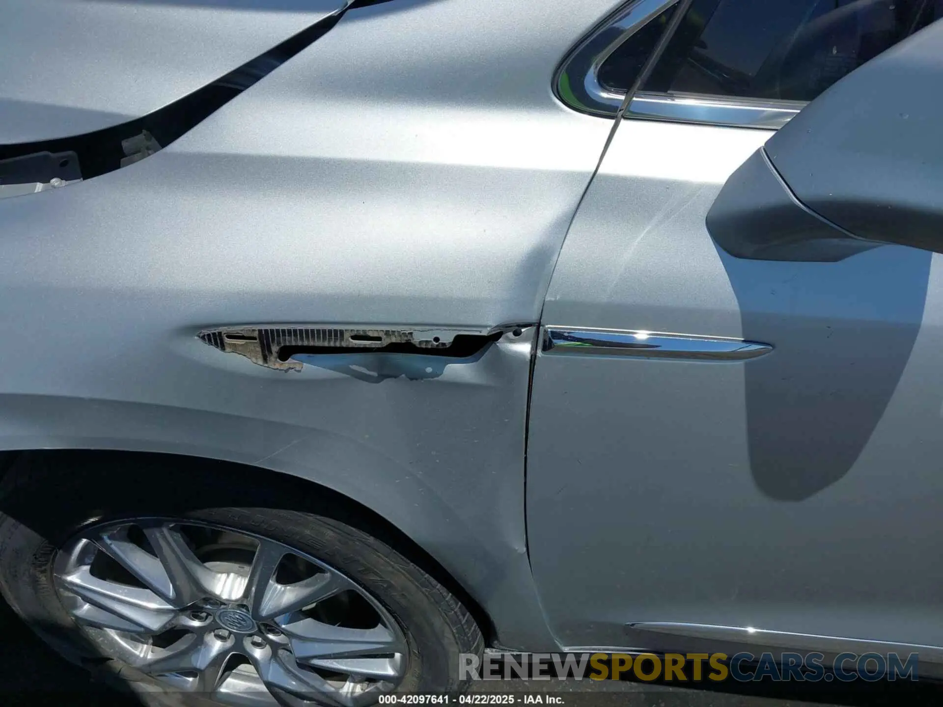 18 Photograph of a damaged car 5GAEVBKW1NJ113107 BUICK ENCLAVE 2022