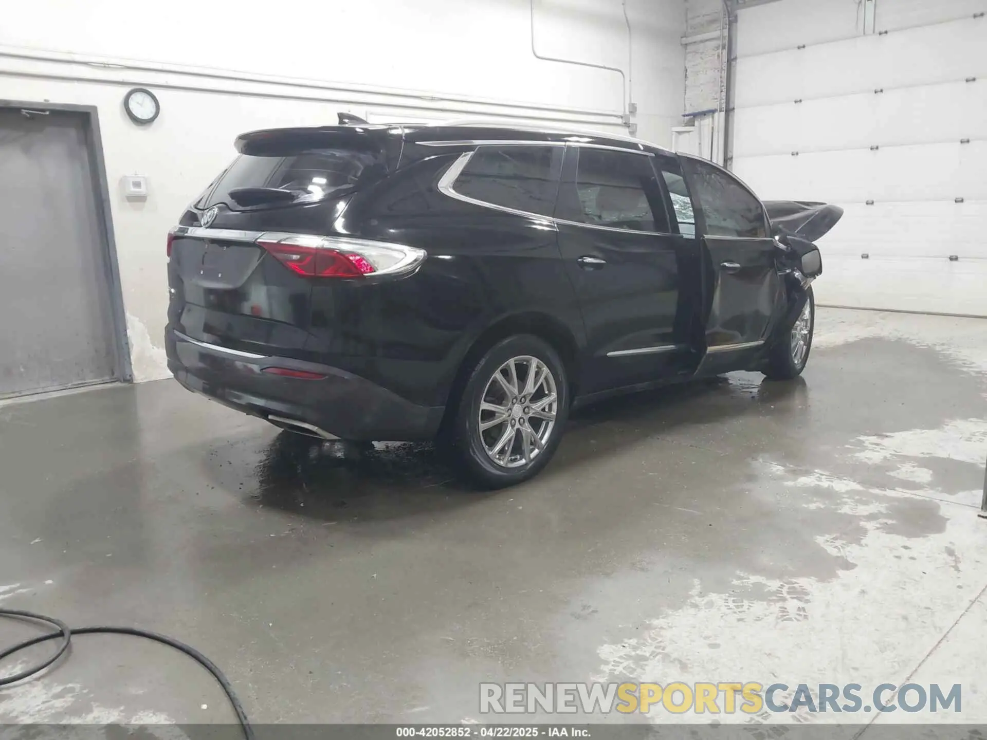 4 Photograph of a damaged car 5GAEVBKW5NJ148572 BUICK ENCLAVE 2022