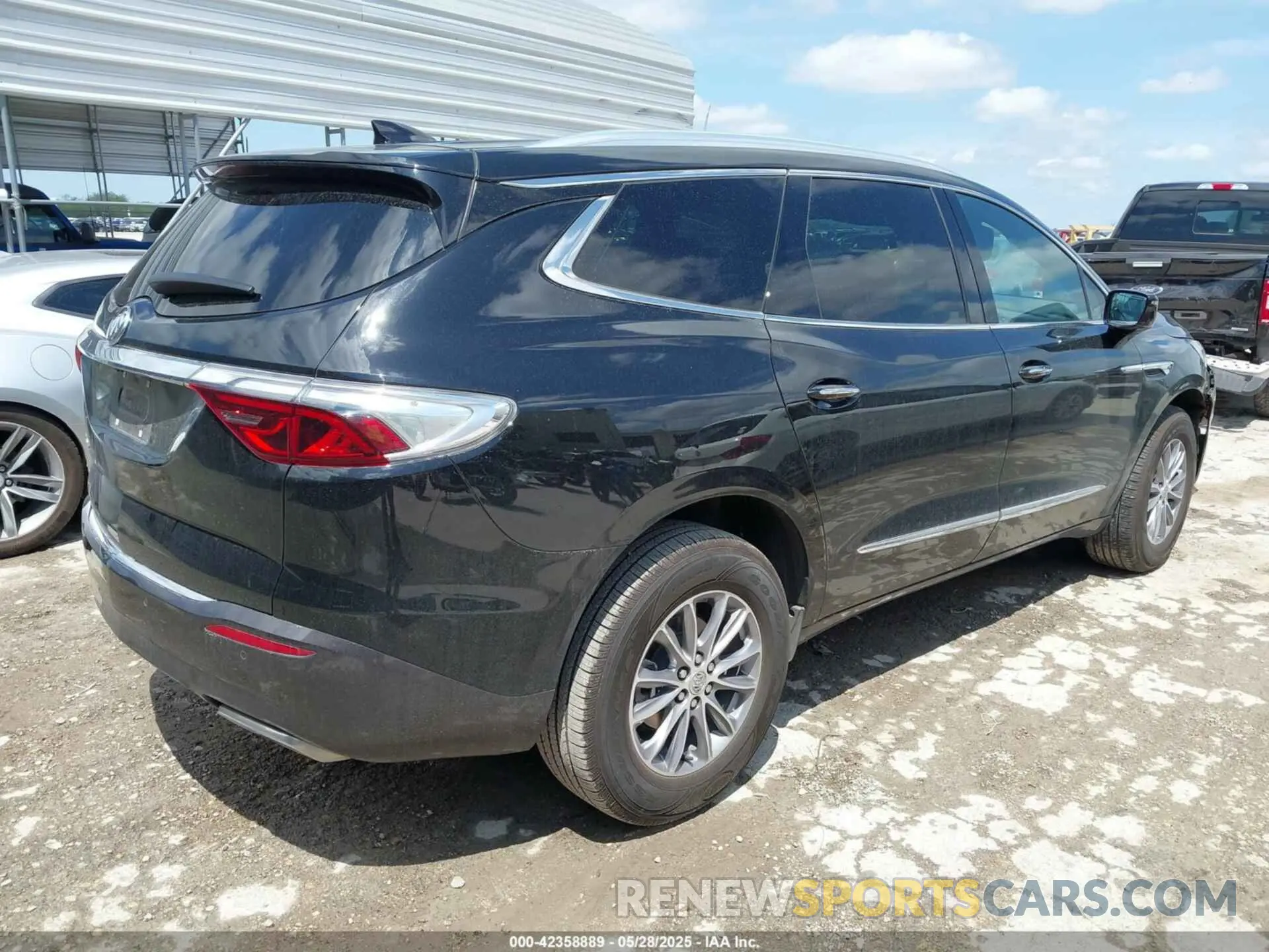 4 Photograph of a damaged car 5GAERBKW7RJ116894 BUICK ENCLAVE 2024