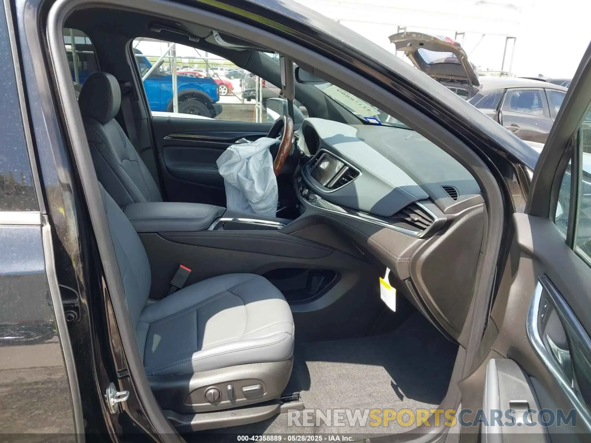 5 Photograph of a damaged car 5GAERBKW7RJ116894 BUICK ENCLAVE 2024
