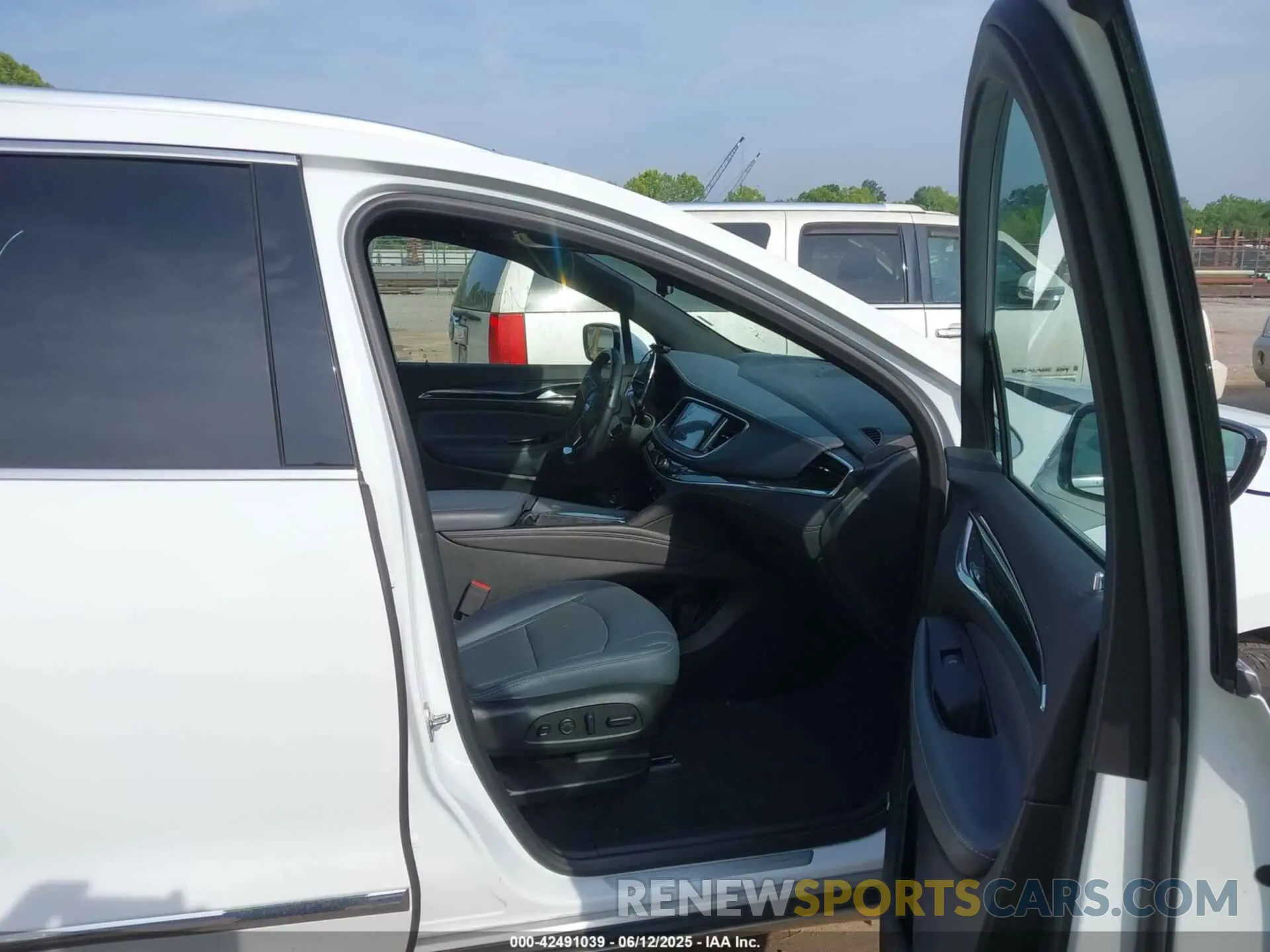 5 Photograph of a damaged car 5GAERCKW3RJ134119 BUICK ENCLAVE 2024