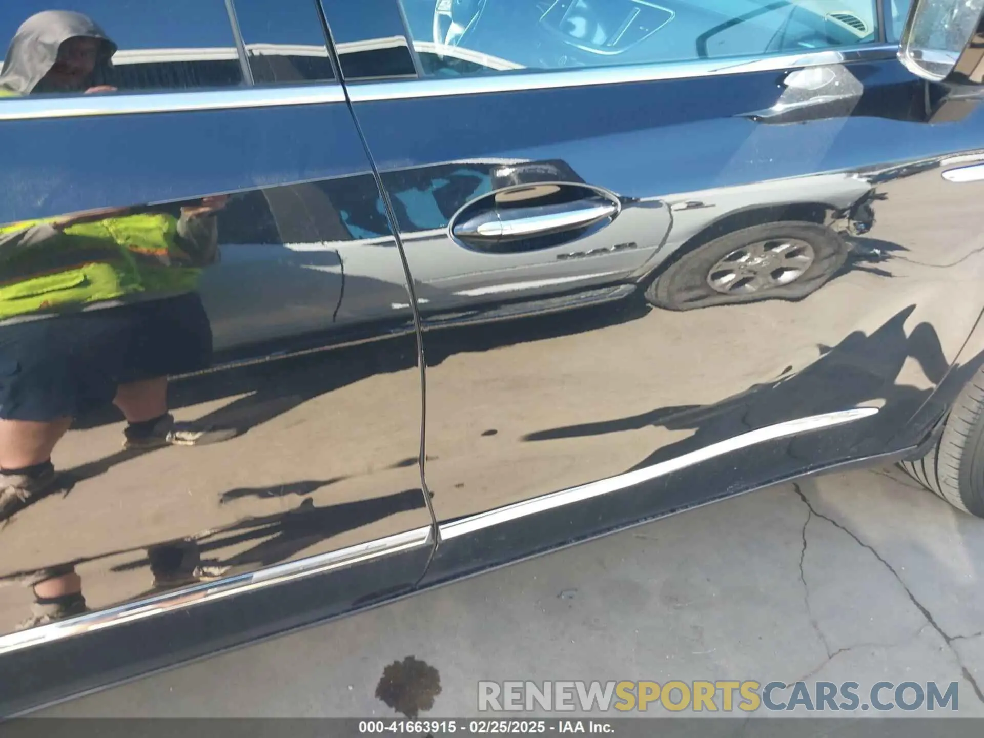19 Photograph of a damaged car 5GAERCKW5RJ116463 BUICK ENCLAVE 2024