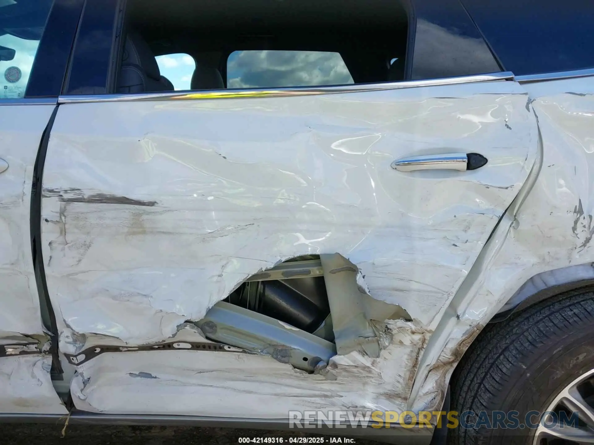 17 Photograph of a damaged car 5GAEVBKW0RJ127425 BUICK ENCLAVE 2024