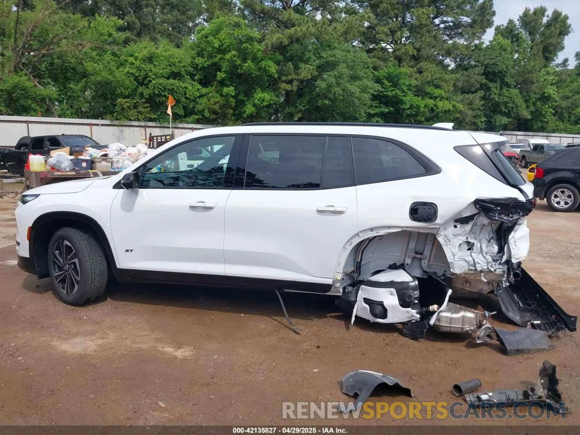 15 Photograph of a damaged car 5GAERBRS5SJ107538 BUICK ENCLAVE 2025