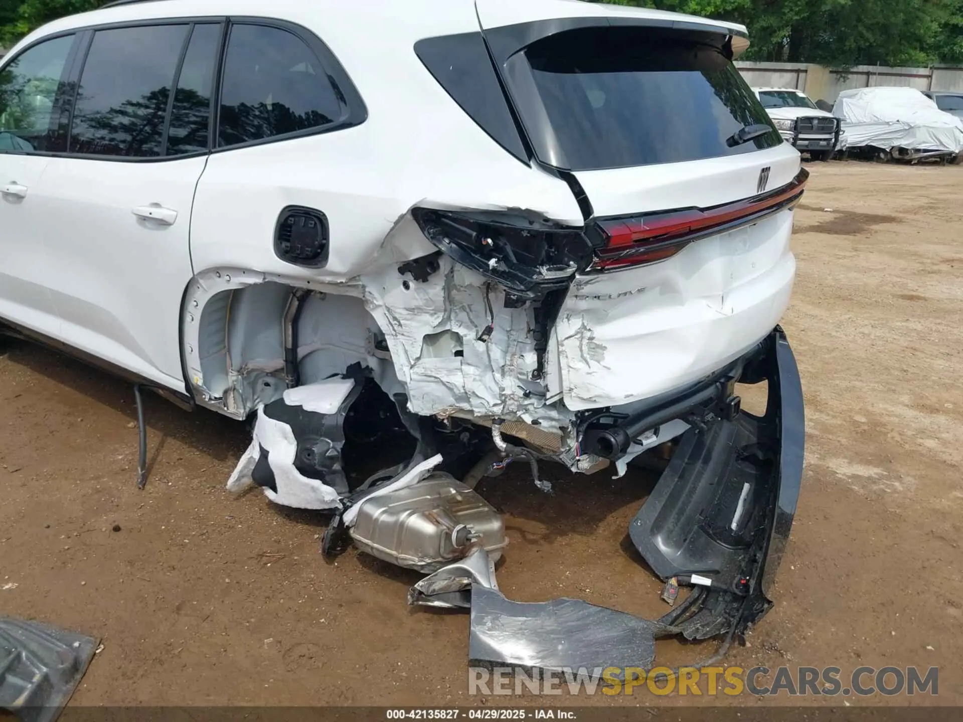 6 Photograph of a damaged car 5GAERBRS5SJ107538 BUICK ENCLAVE 2025
