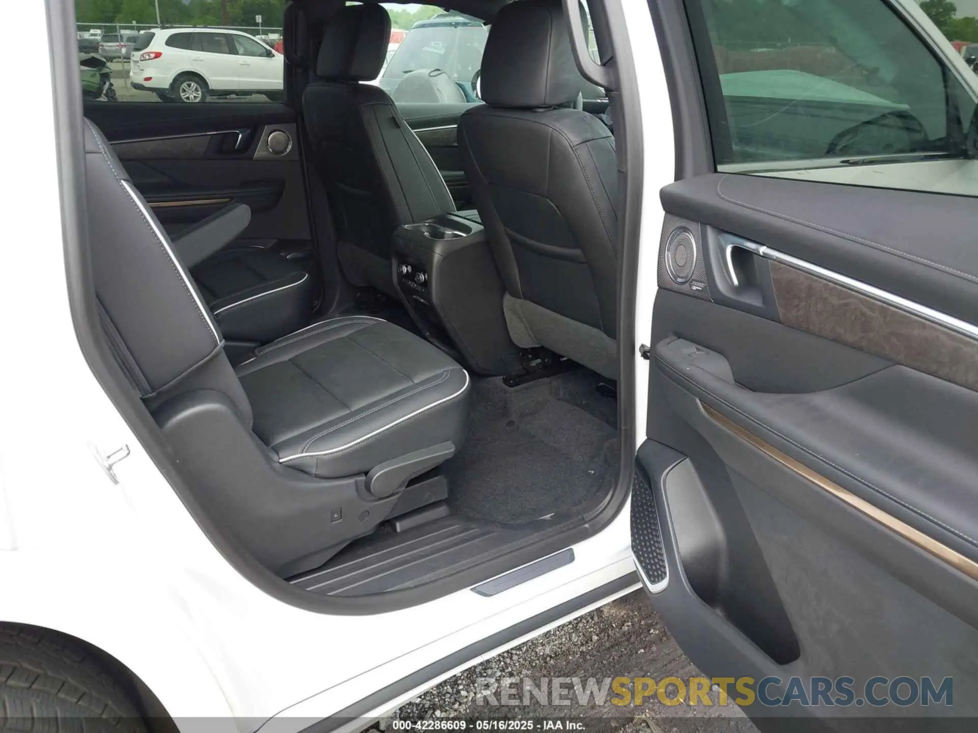 8 Photograph of a damaged car 5GAEVCRSXSJ110405 BUICK ENCLAVE 2025