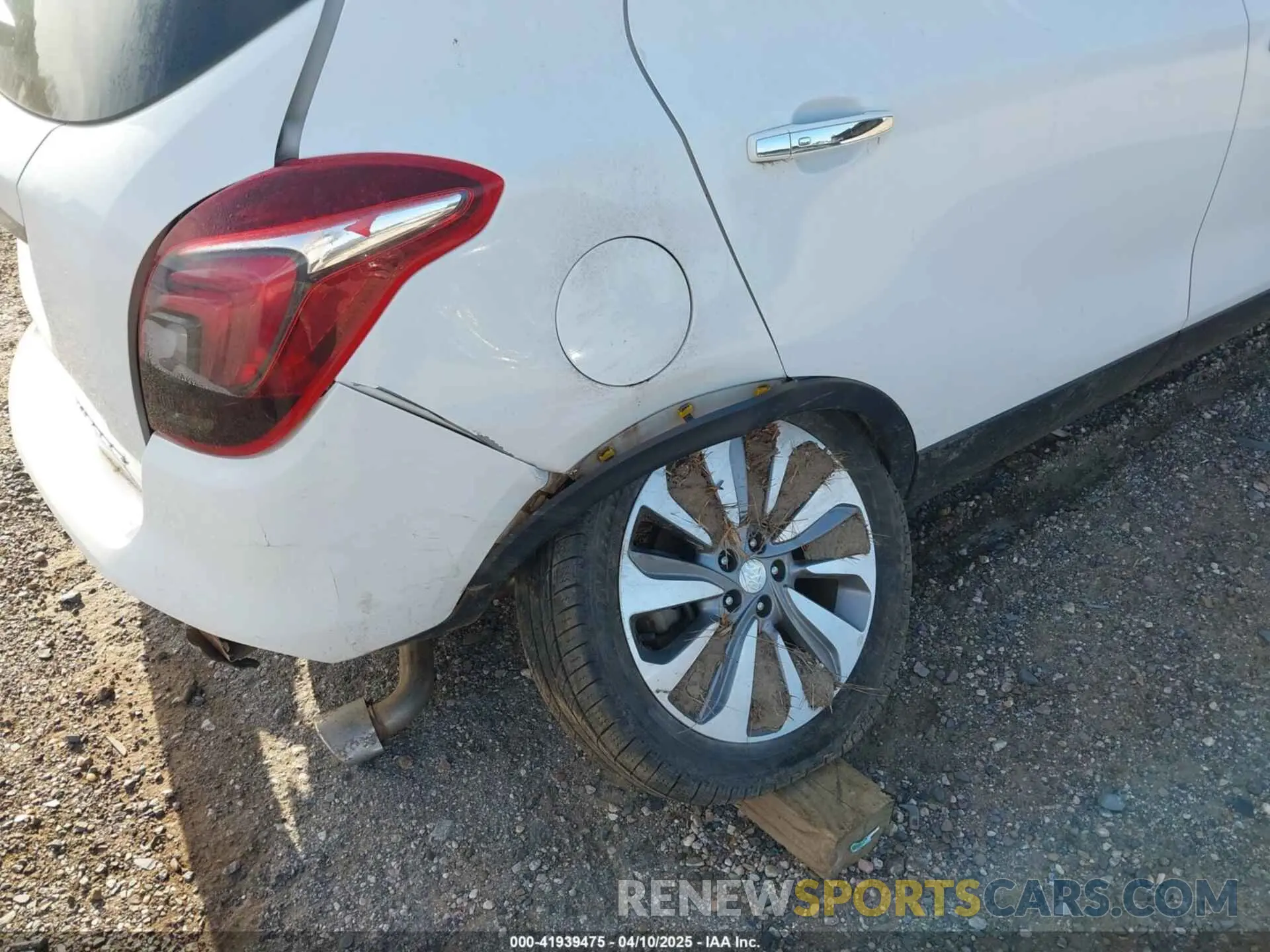 18 Photograph of a damaged car KL4CJASB0KB729731 BUICK ENCORE 2019
